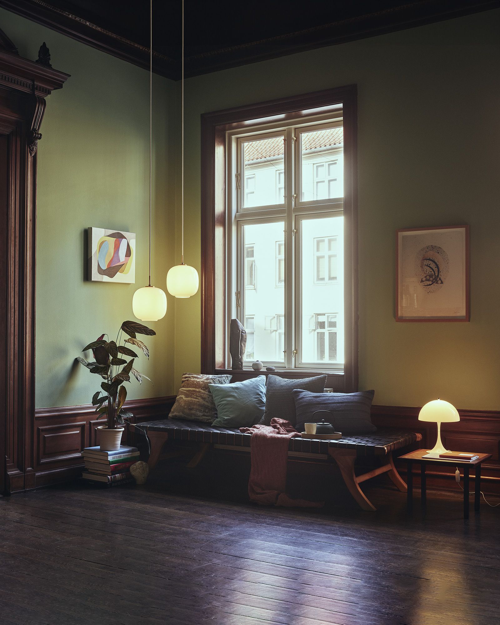 Panthella 250 Table Lamp Opal - Universal Plug