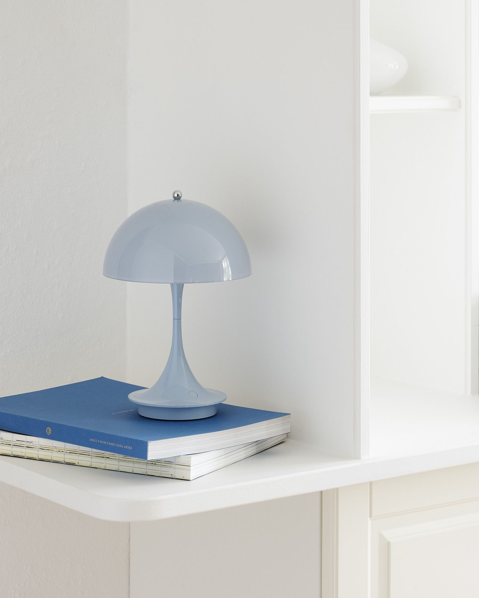 Panthella 160 Portable Pale Blue Acryl - UNIVERSAL PLUG