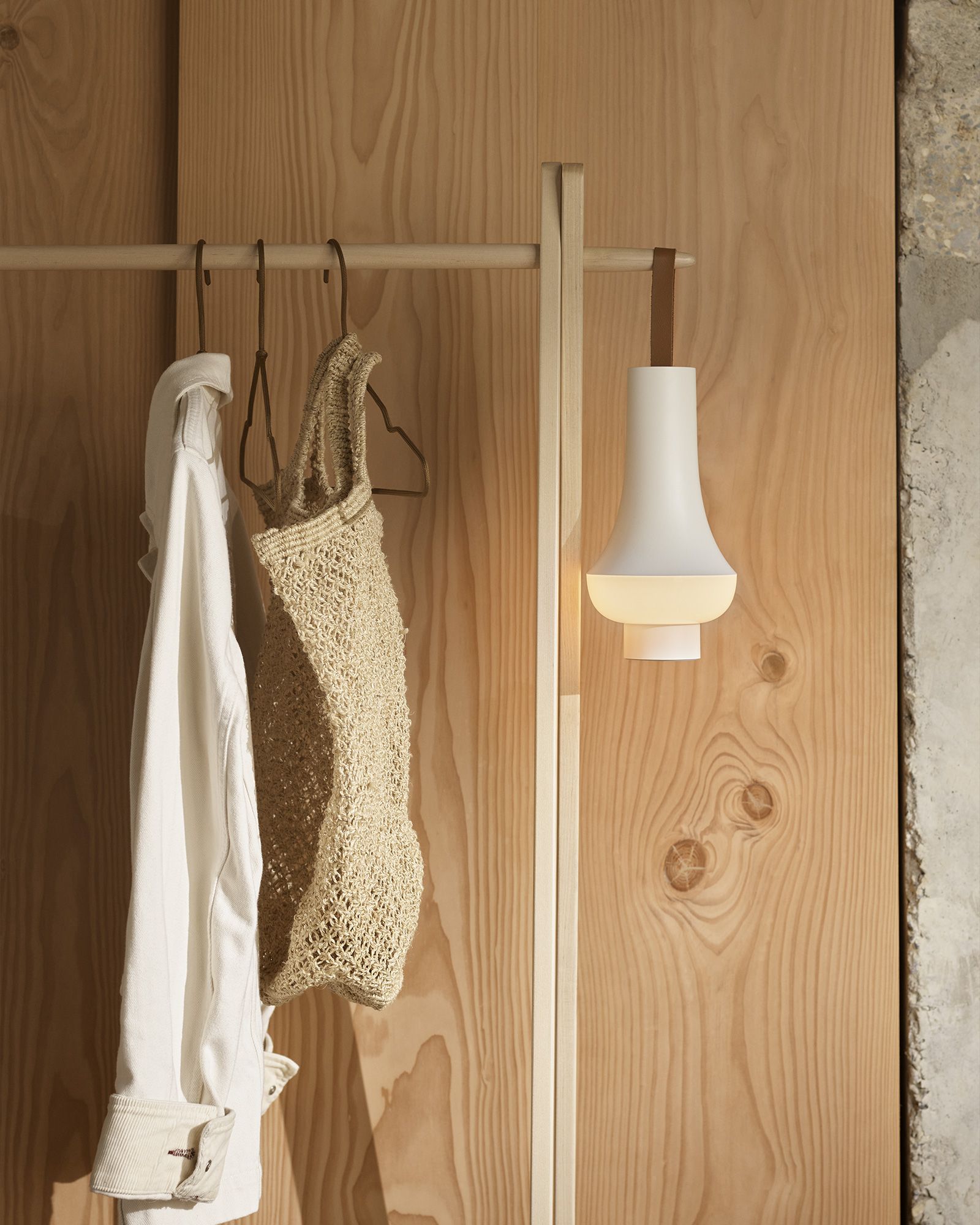 Tomoshi Portable - Universal Plug