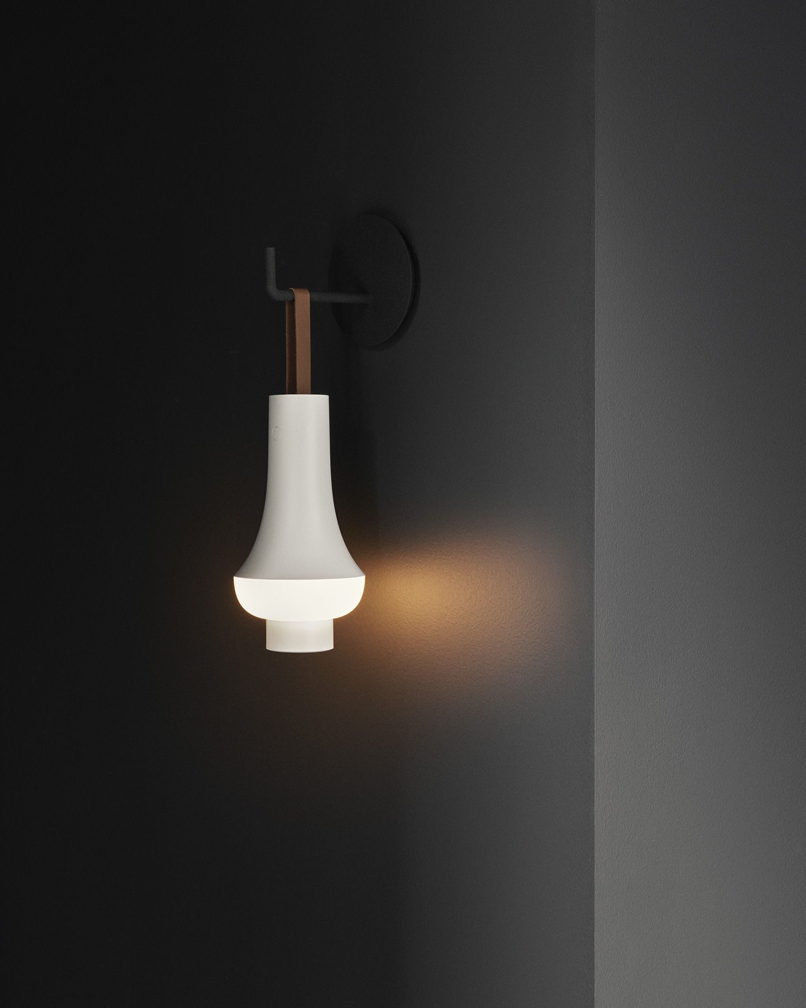 Tomoshi Portable - Universal Plug