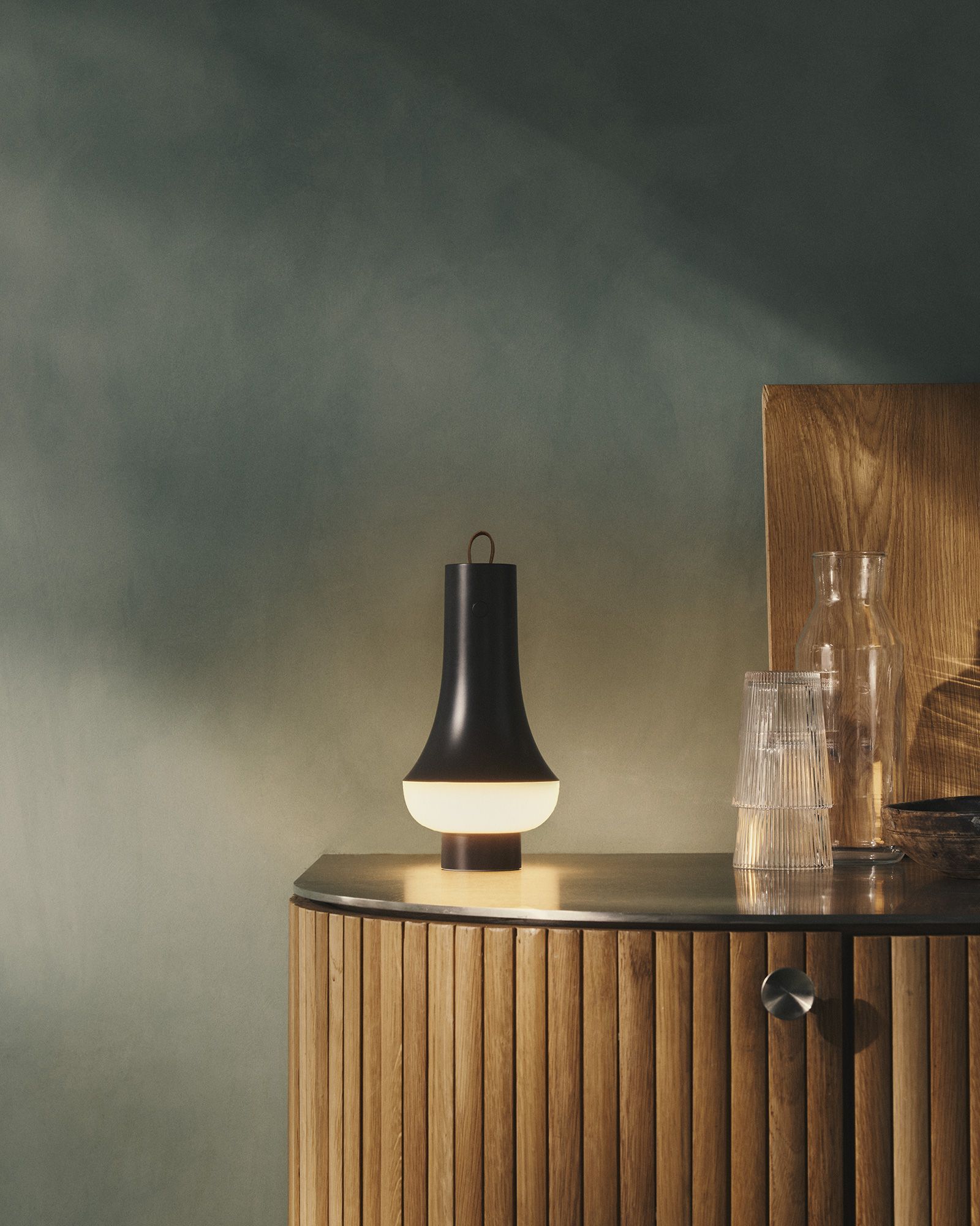 Tomoshi Portable - Universal Plug