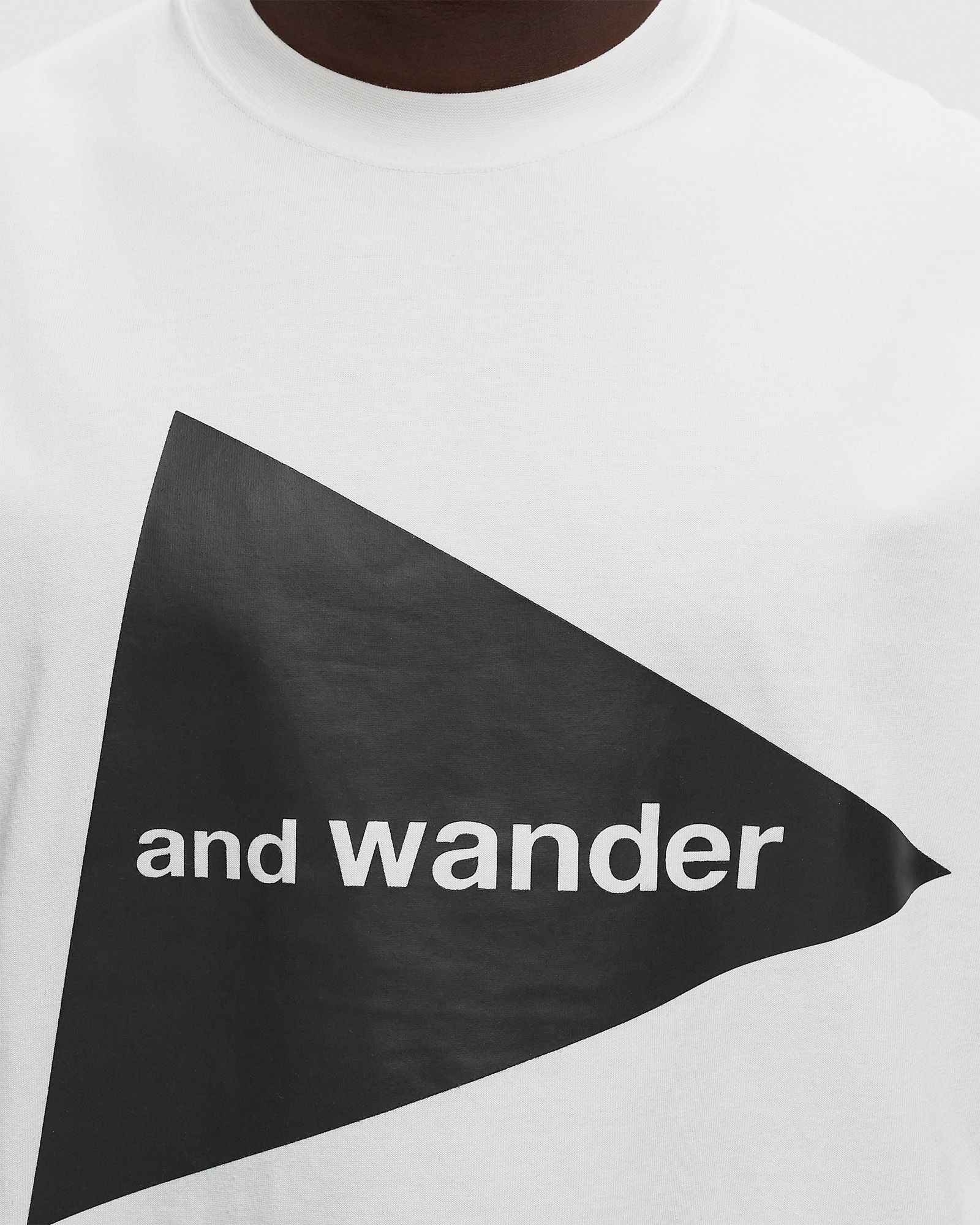 AND WANDER BIG LOGO TEE
