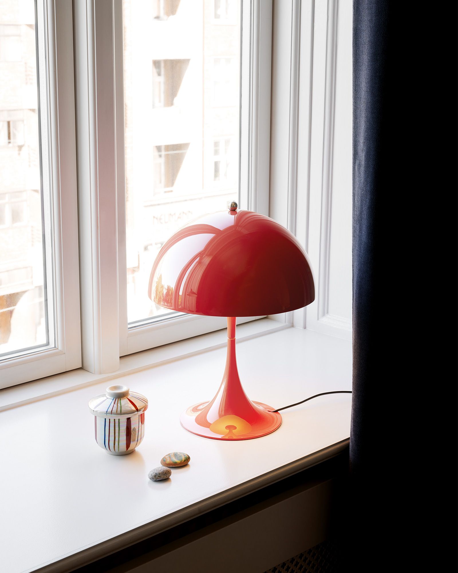 Panthella 250 Table Lamp - Universal Plug