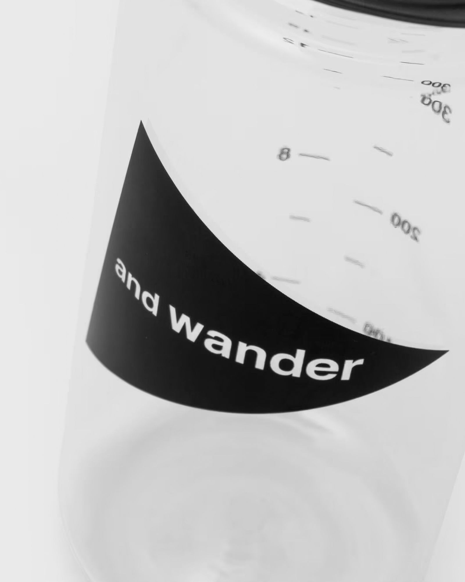 and wander logo bottle 500