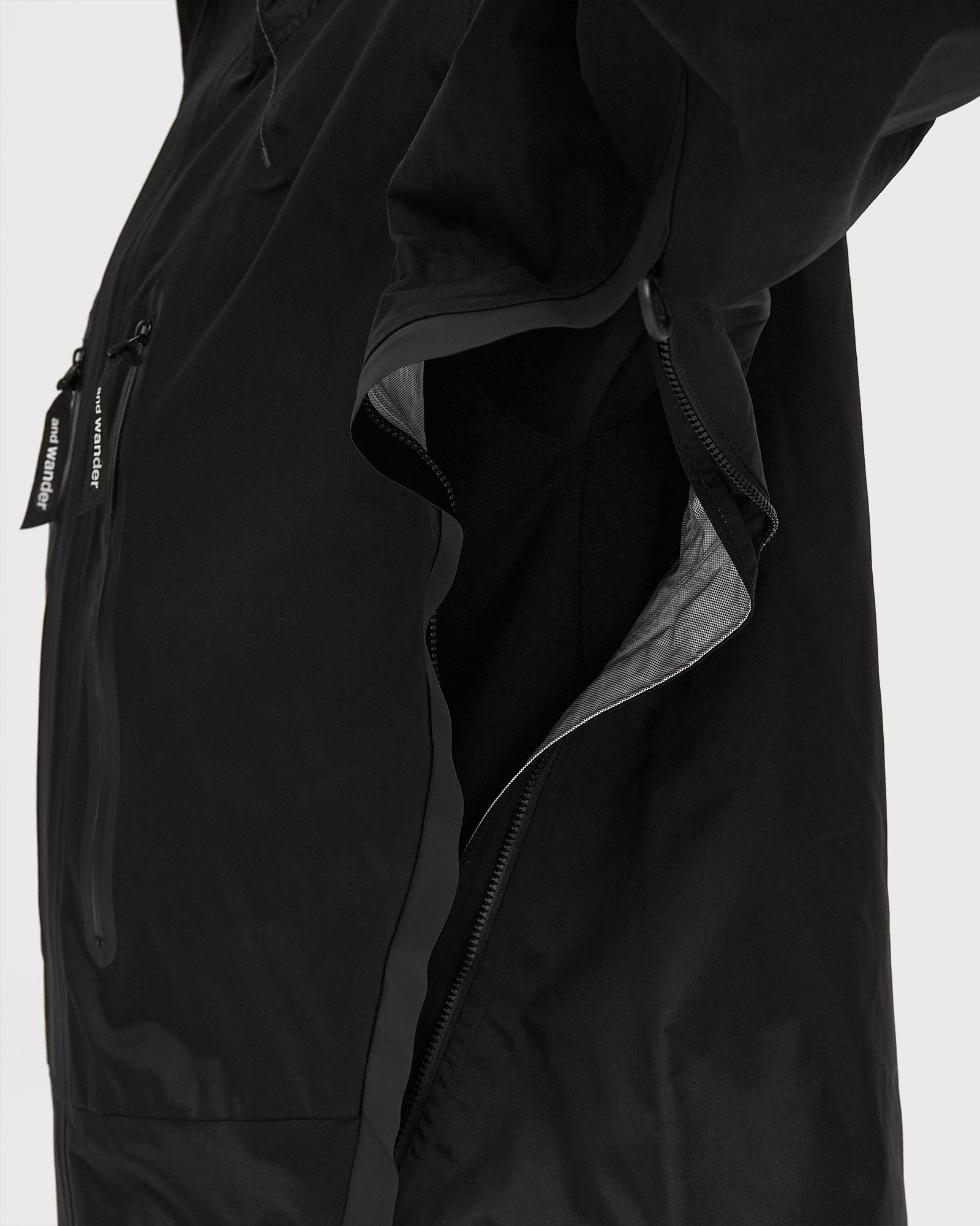 2.5L hiker rain jacket