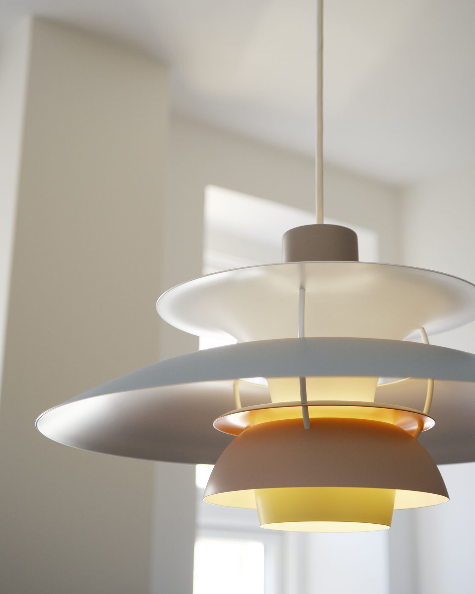 PH 5 Pastels Oyster - Universal Plug