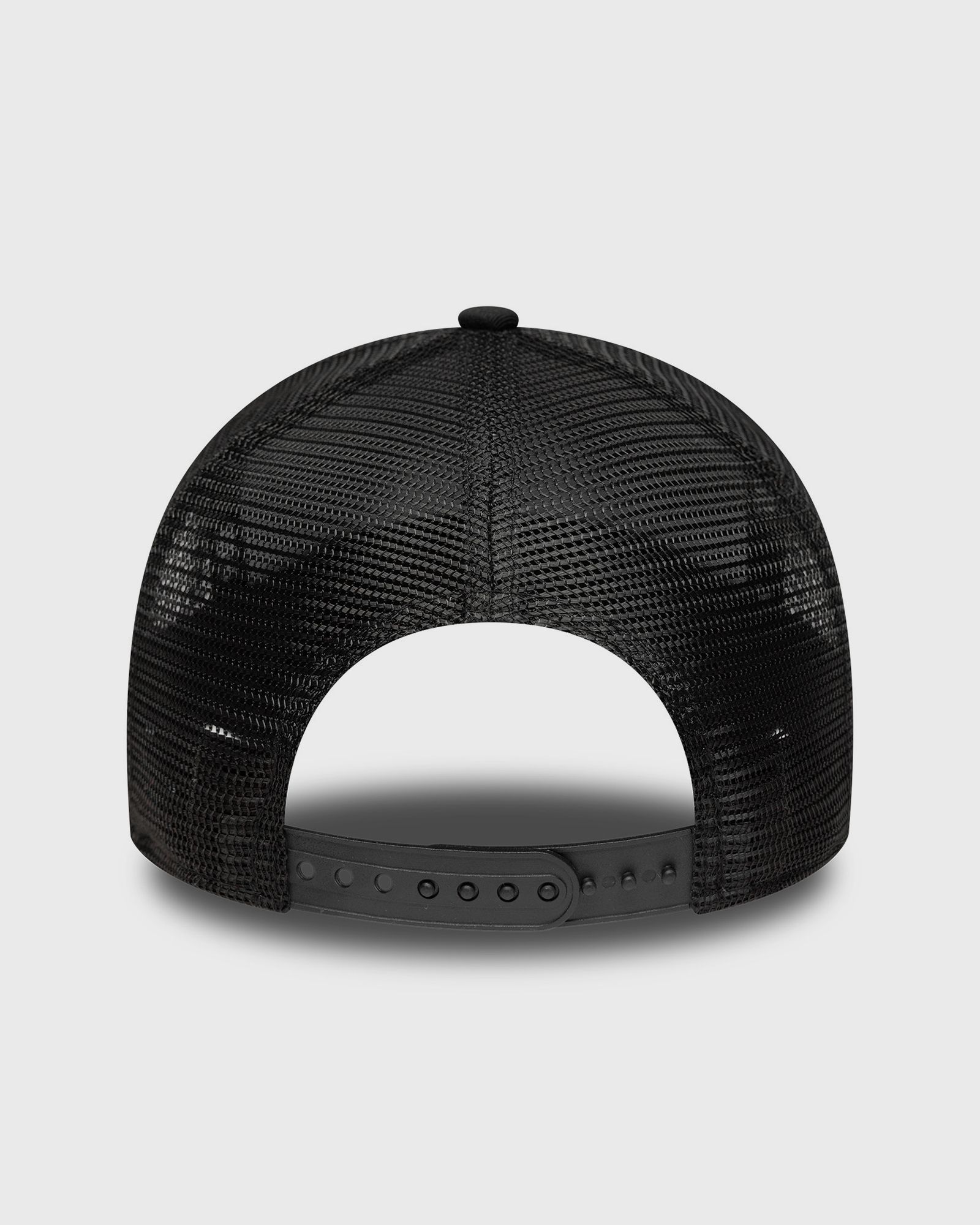 OVAL DISTRESS PATCH TRUCKER