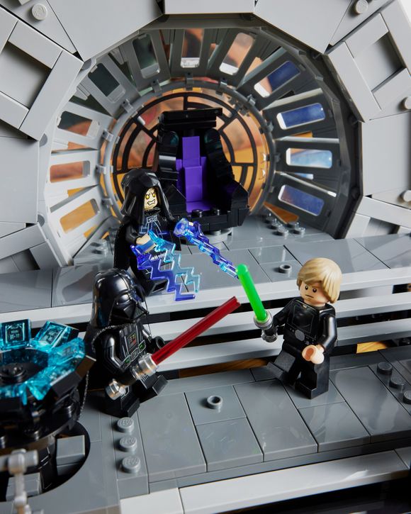EMPEROR'S THRONE ROOM™ DIORAMA