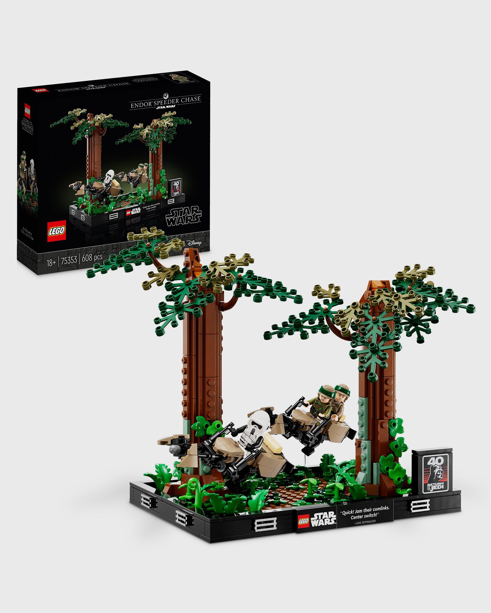 ENDOR™ SPEEDER CHASE DIORAMA