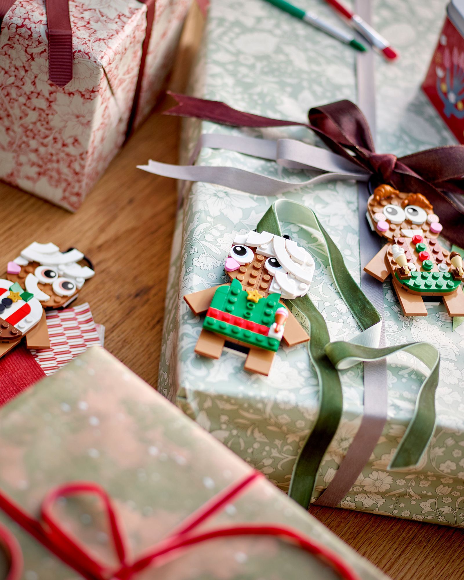 GINGERBREAD ORNAMENTS - 40642