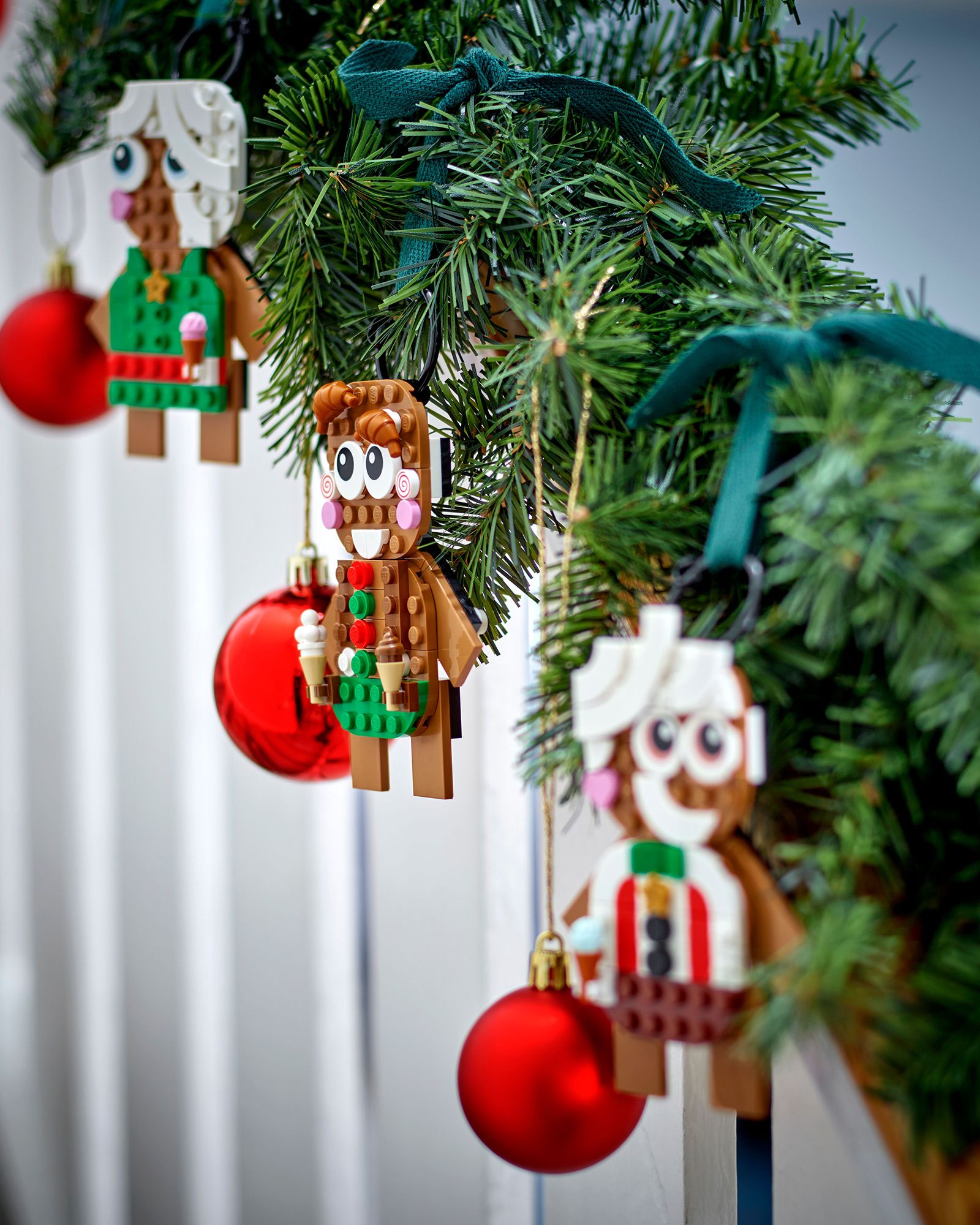 GINGERBREAD ORNAMENTS - 40642