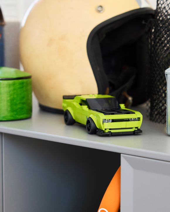 Dodge Challenger SRT Hellcat Sportscar - 77237