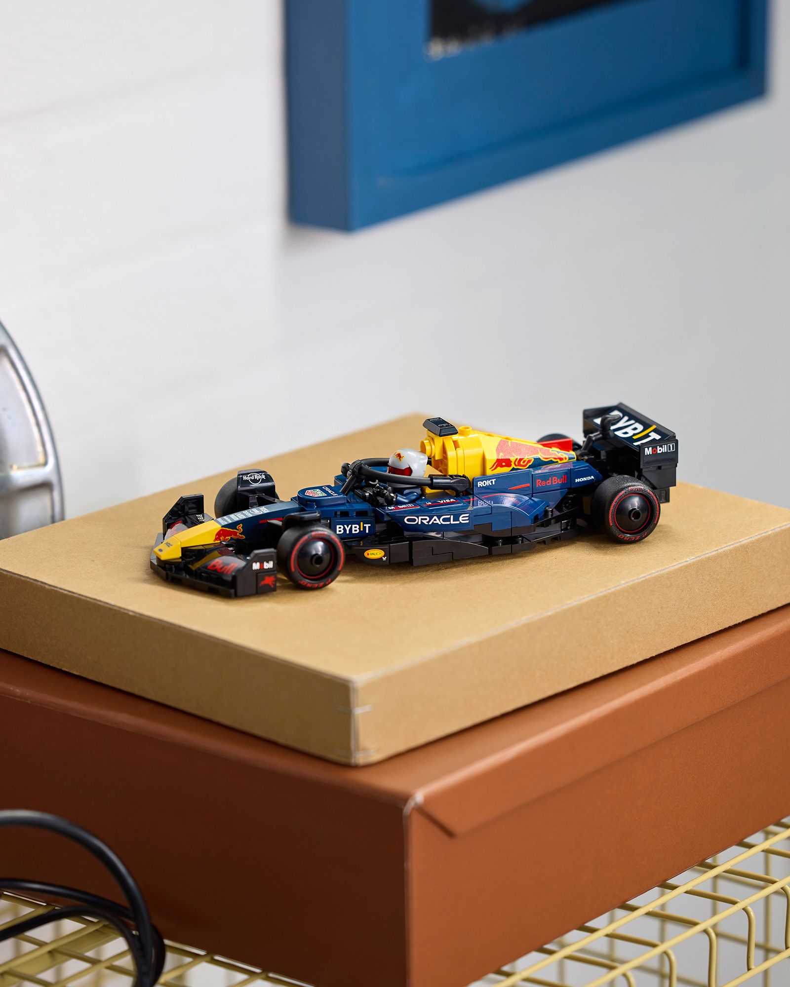 Oracle Red Bull Racing RB20 F1® Rennauto - 77243