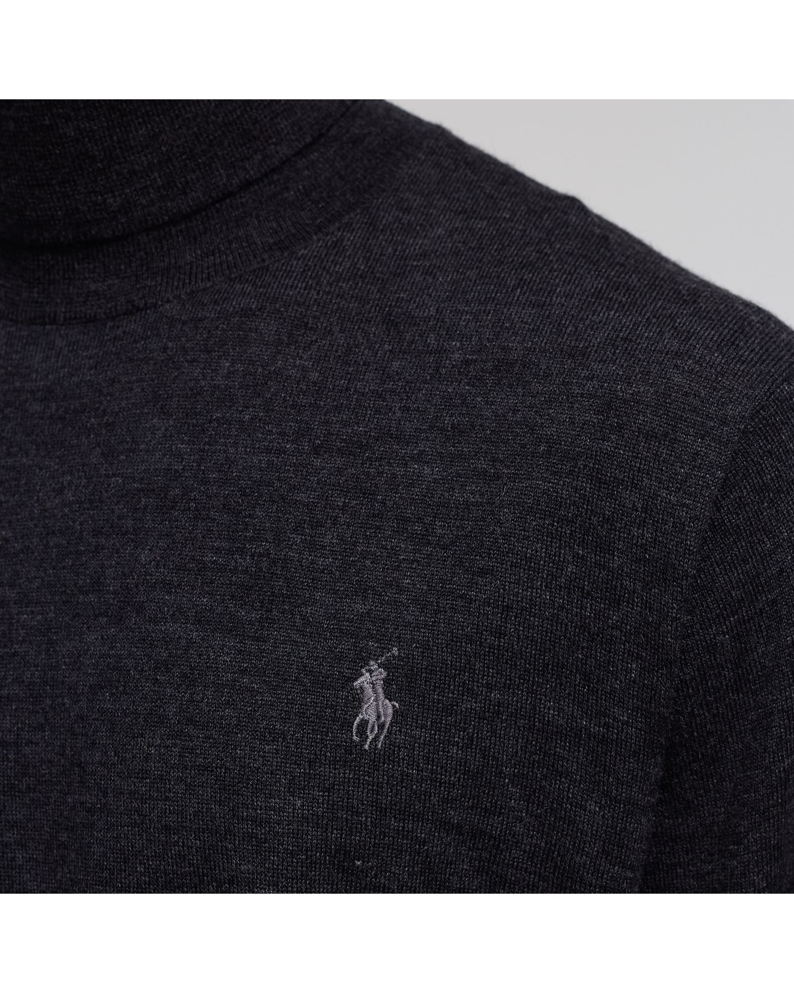 CLASSIC TURTLENECK SWEATER