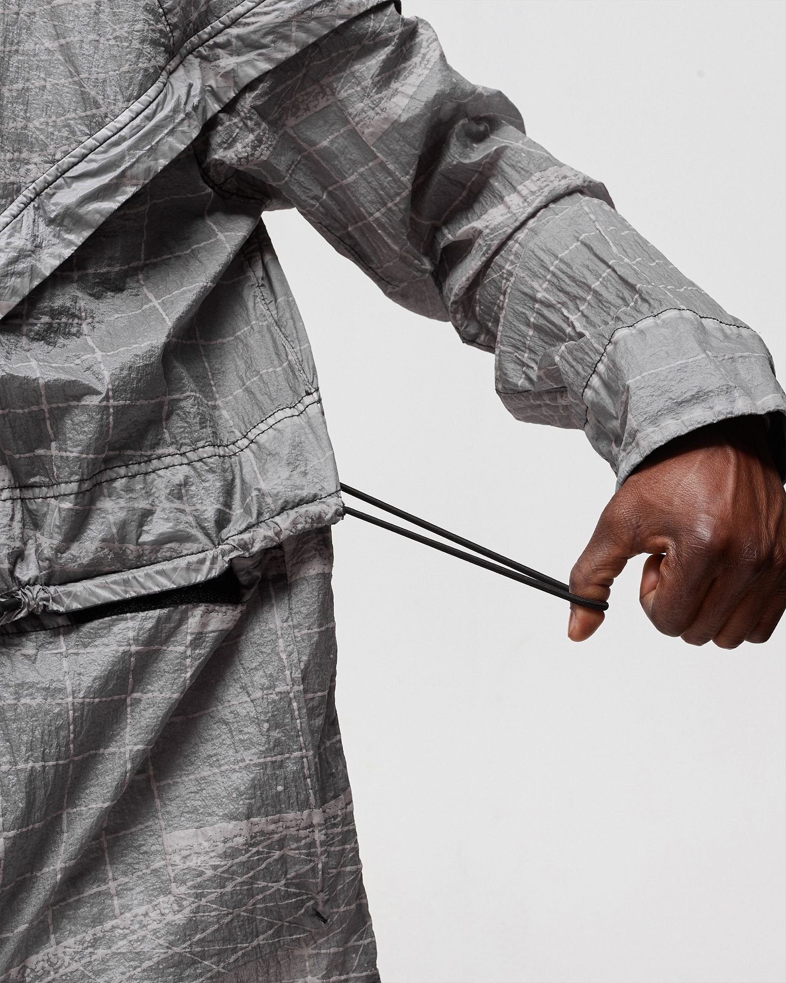 REFLECTIVE GRID ON LAMY-TC PARKA