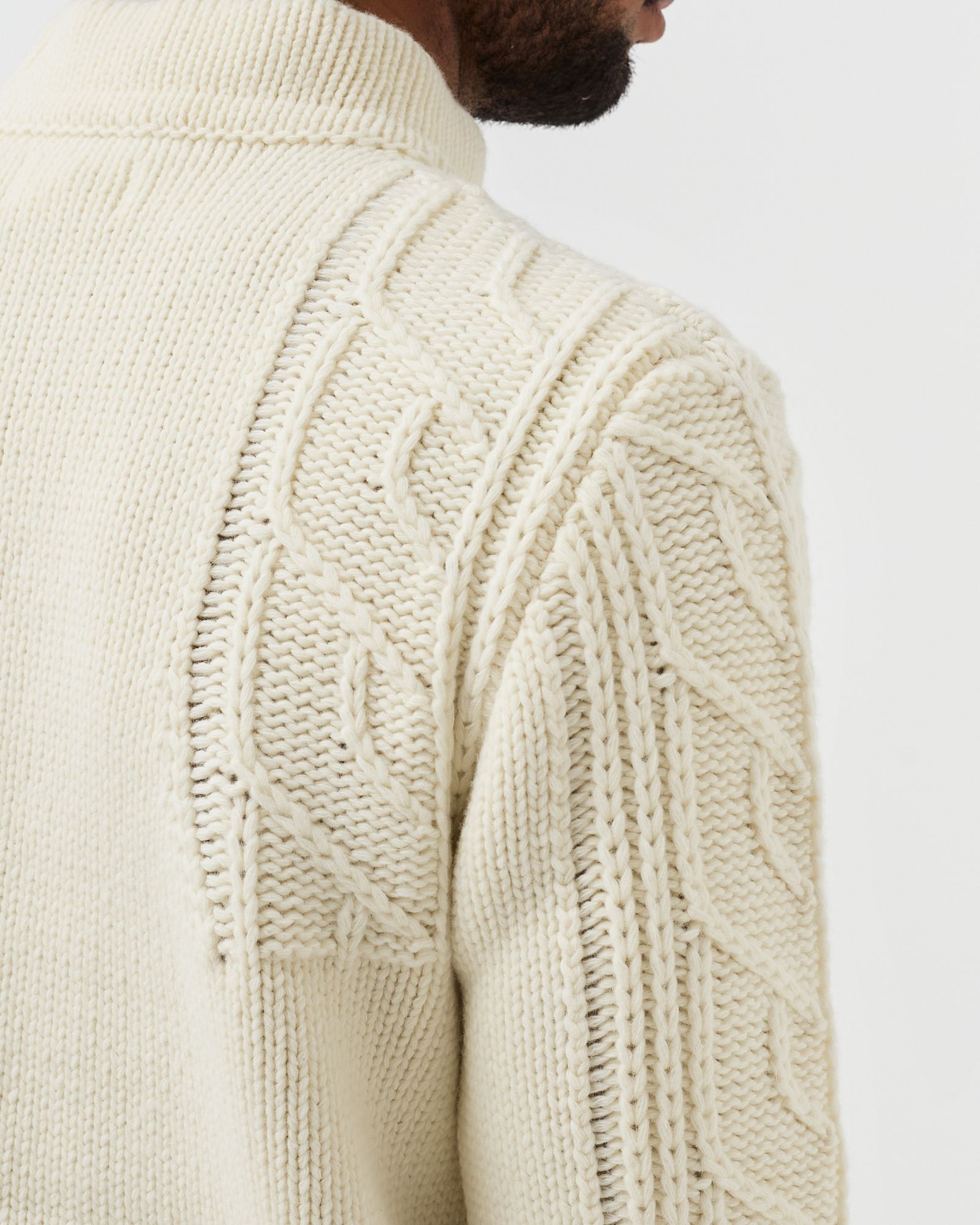 569D4 LAMBSWOOL WITH ARAN MOTIF