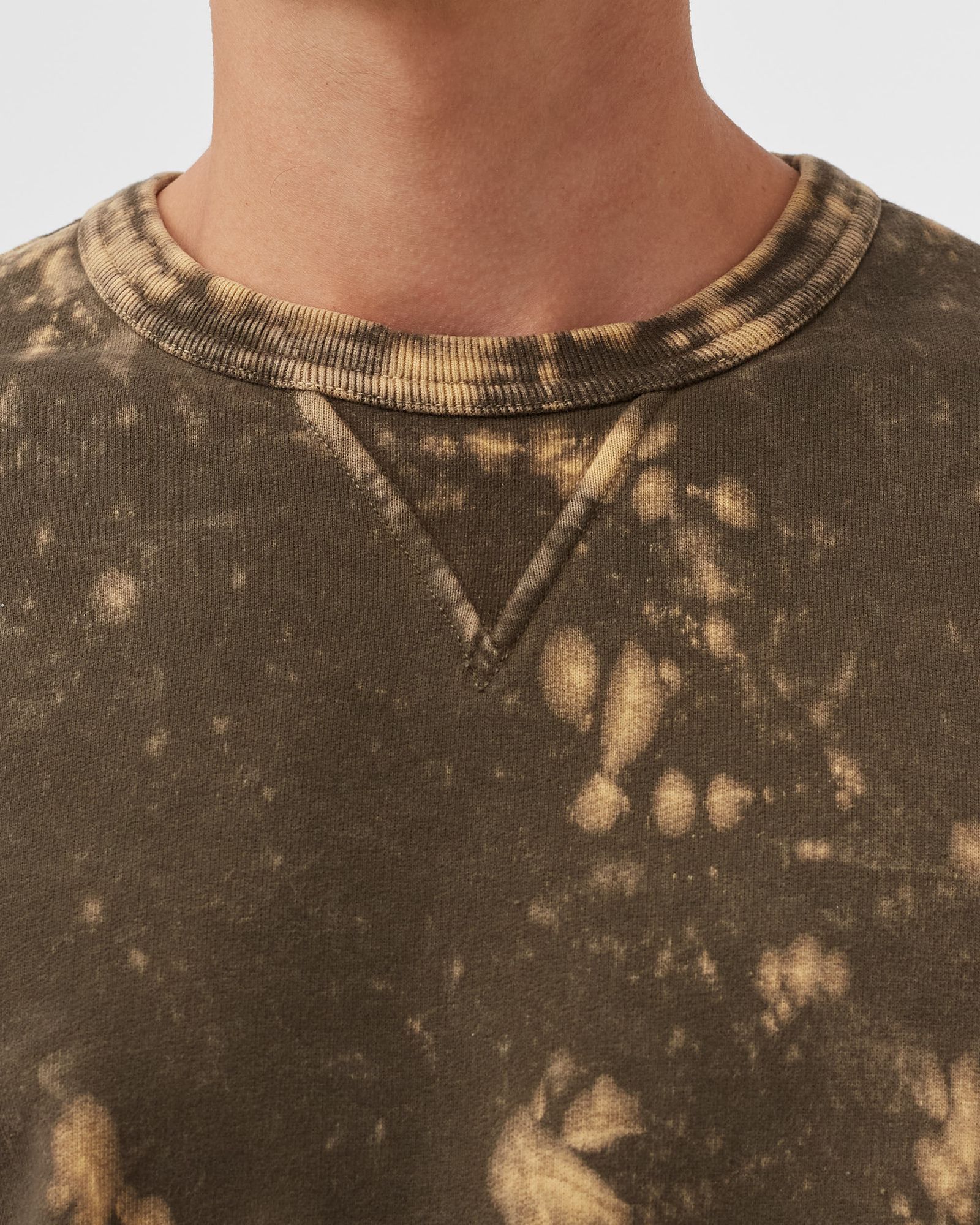 LOGO PATCH SWEATSHIRT