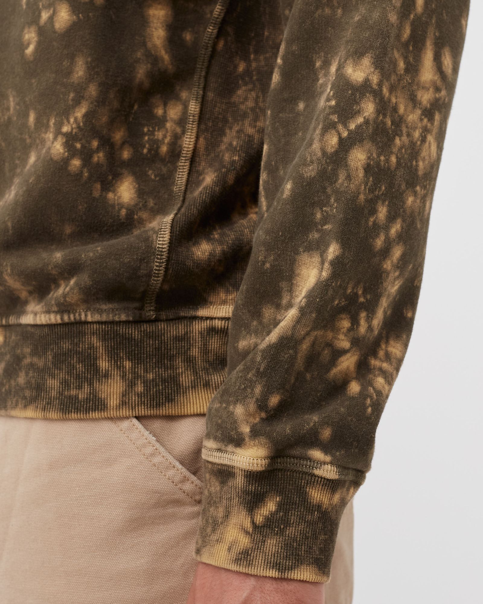 LOGO PATCH SWEATSHIRT