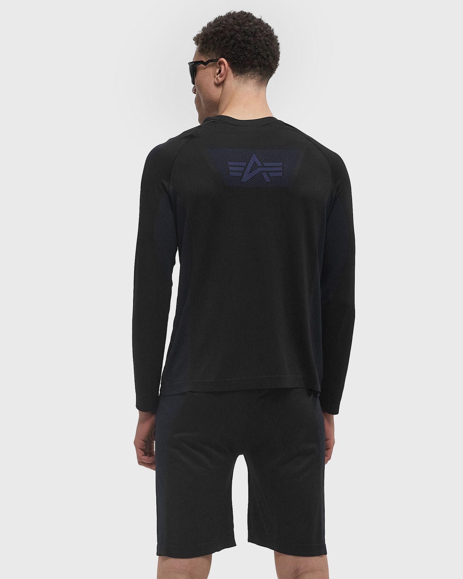 Seamless LS Tee