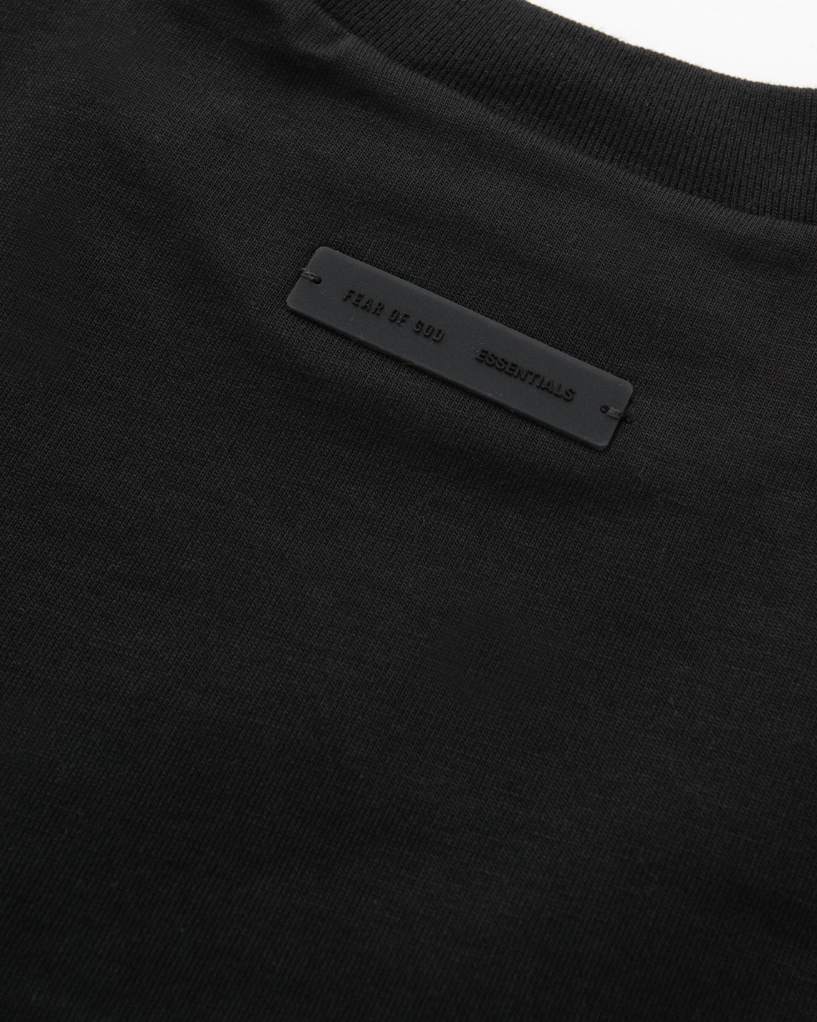 CLASSIC CREW NECK TEE