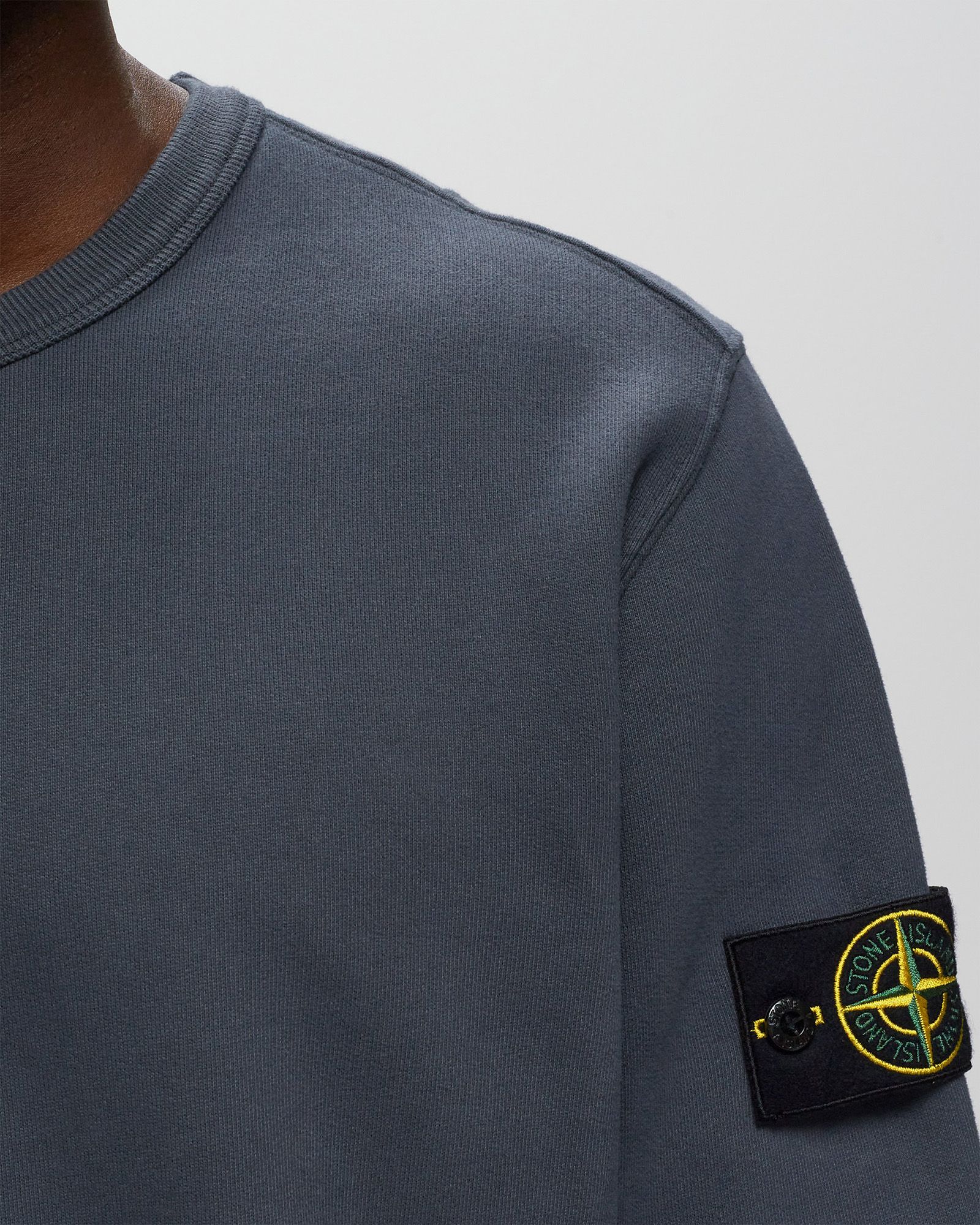 トップス STONE  Garment Dyed Brushed Sweat Stone Island – Garment-Dyed Brushed Fleece Crewneck Lead Grey