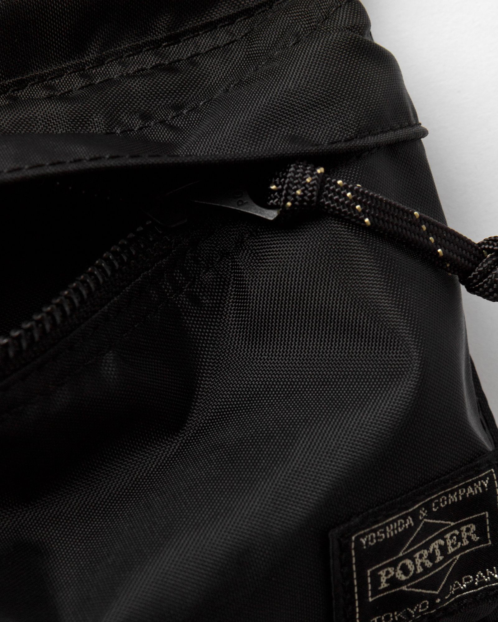 FORCE SHOULDER POUCH