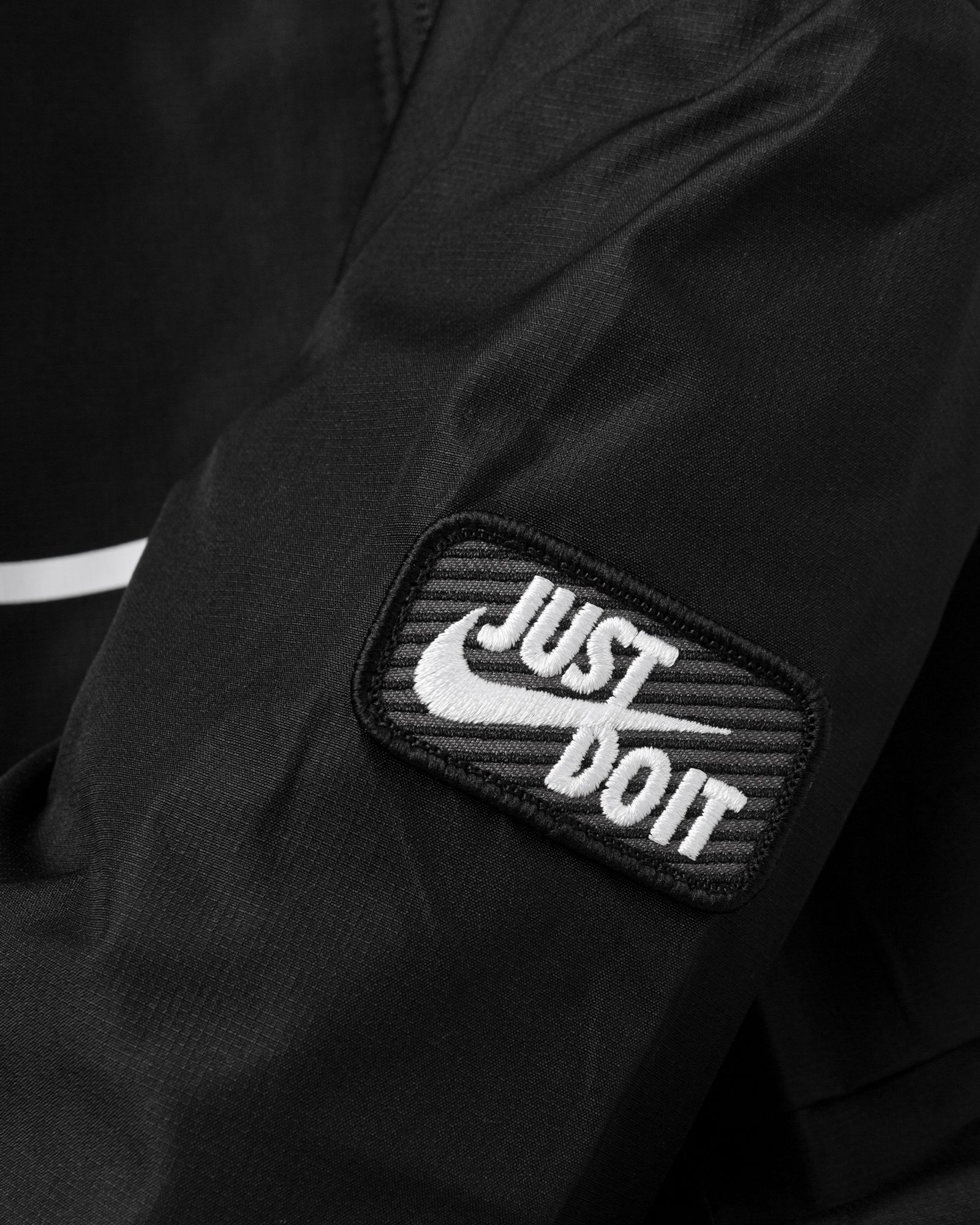 SWOOSH WINDBREAKER JACKET