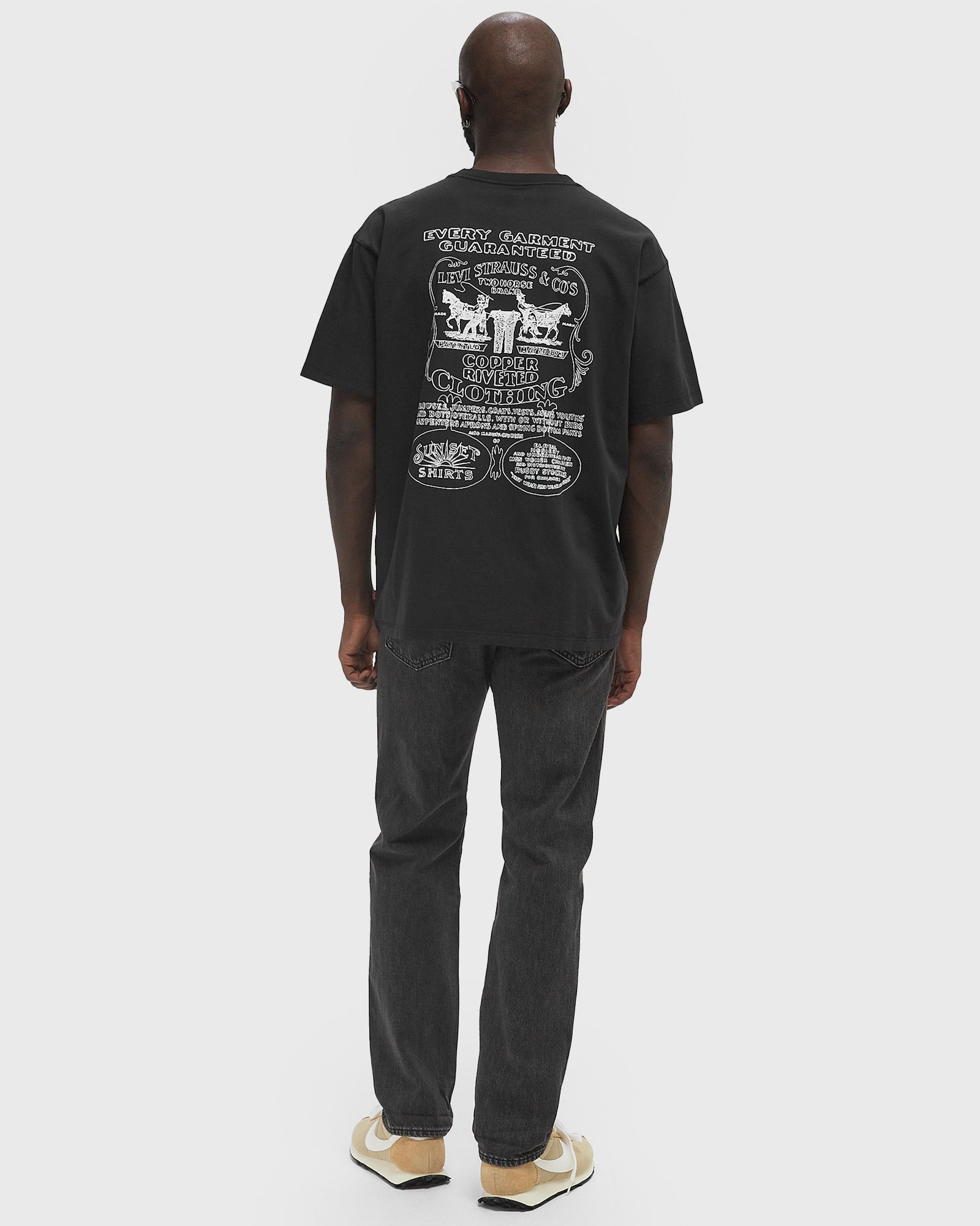 VINTAGE FIT GRAPHIC TEE