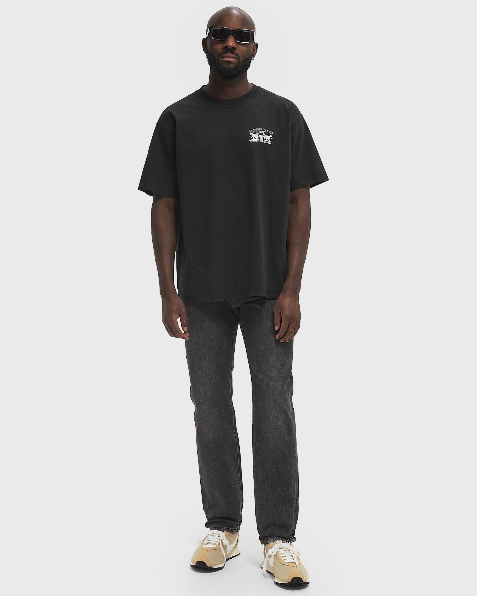 VINTAGE FIT GRAPHIC TEE