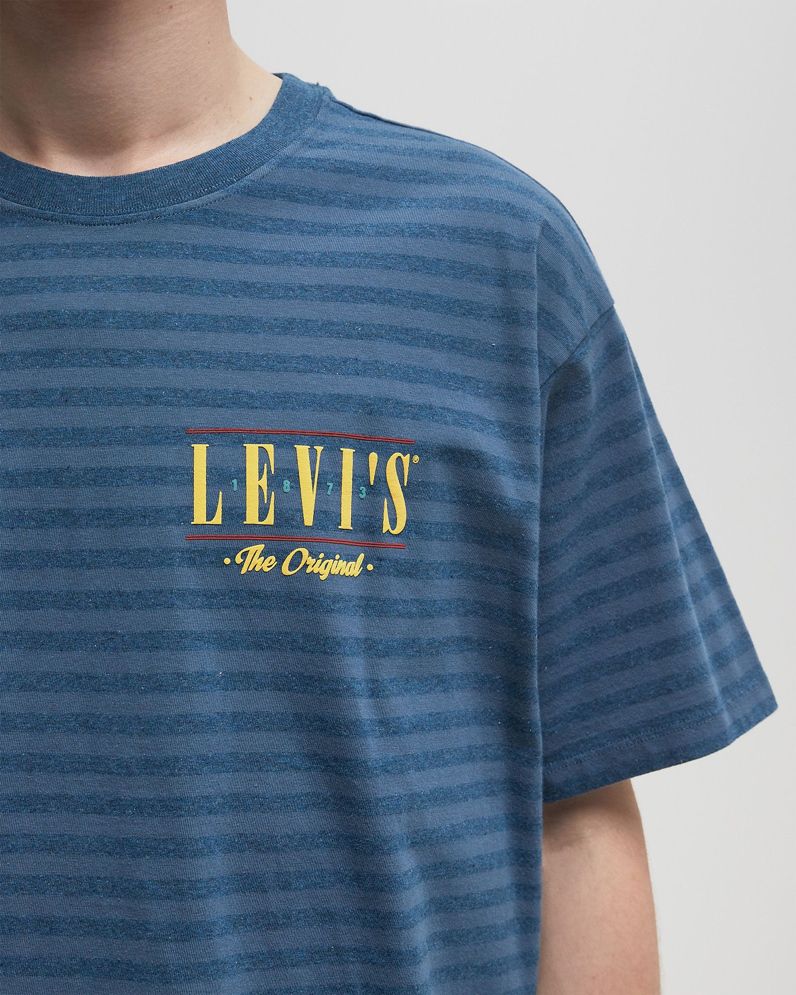 VINTAGE FIT GRAPHIC TEE