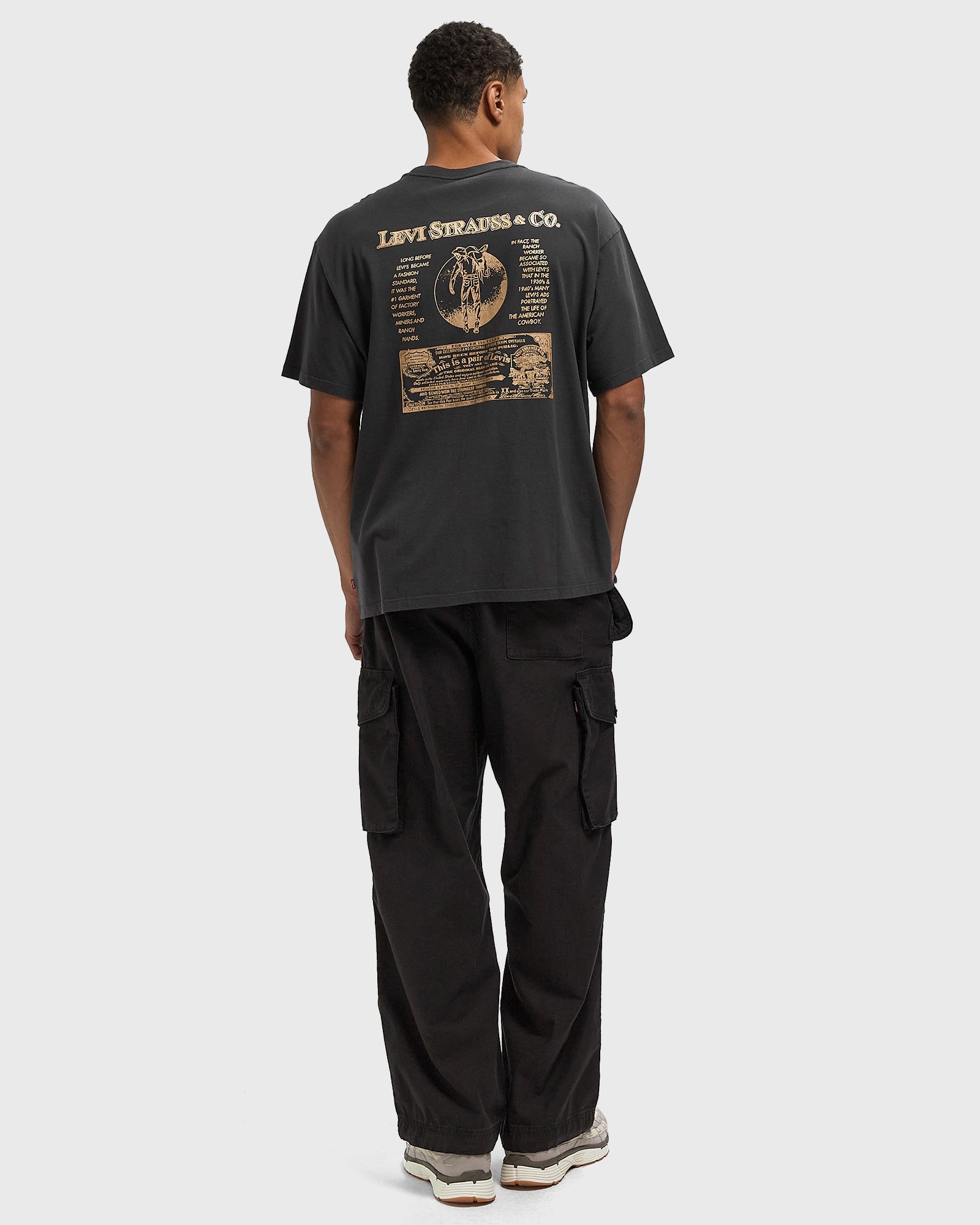 VINTAGE FIT GRAPHIC TEE