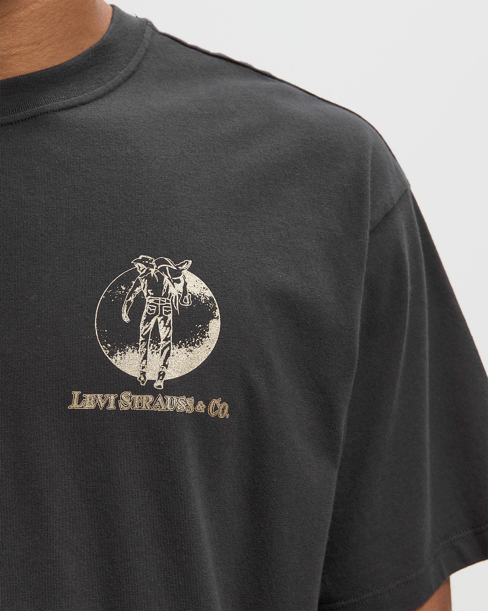 VINTAGE FIT GRAPHIC TEE