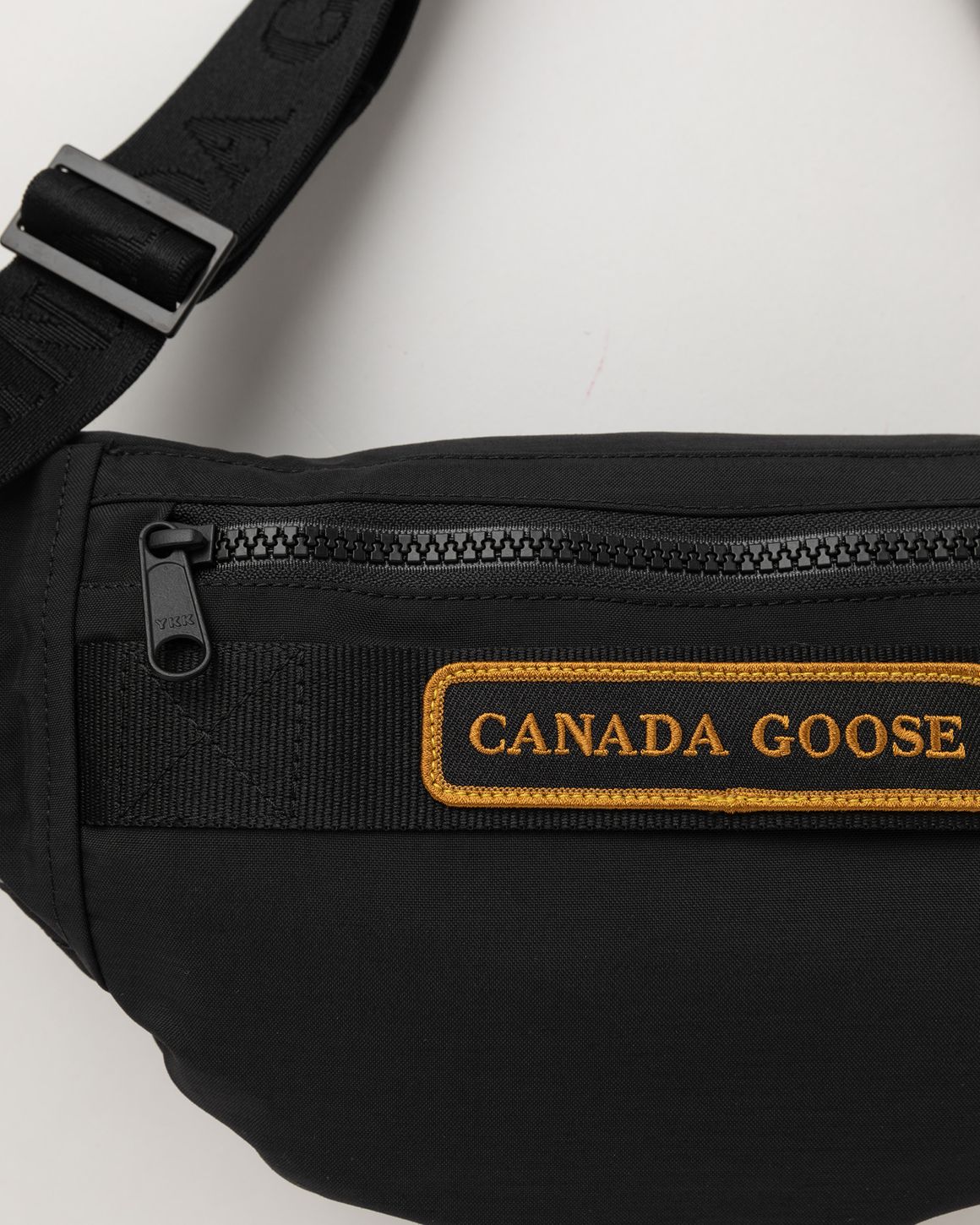 Black fanny pack canada best sale