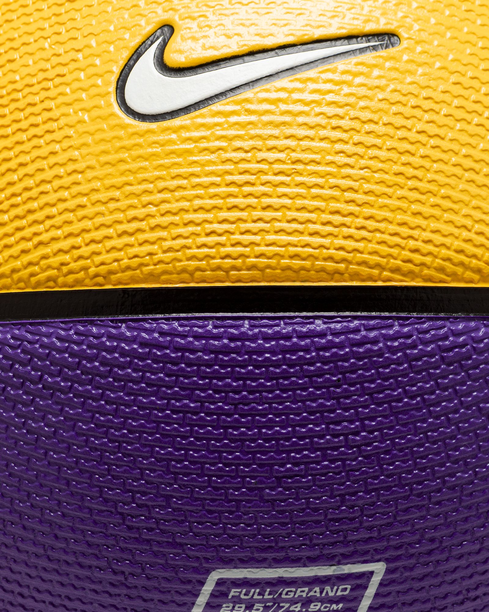 NIKE PLAYGROUND 8P L JAMES DEFLATED Size 7