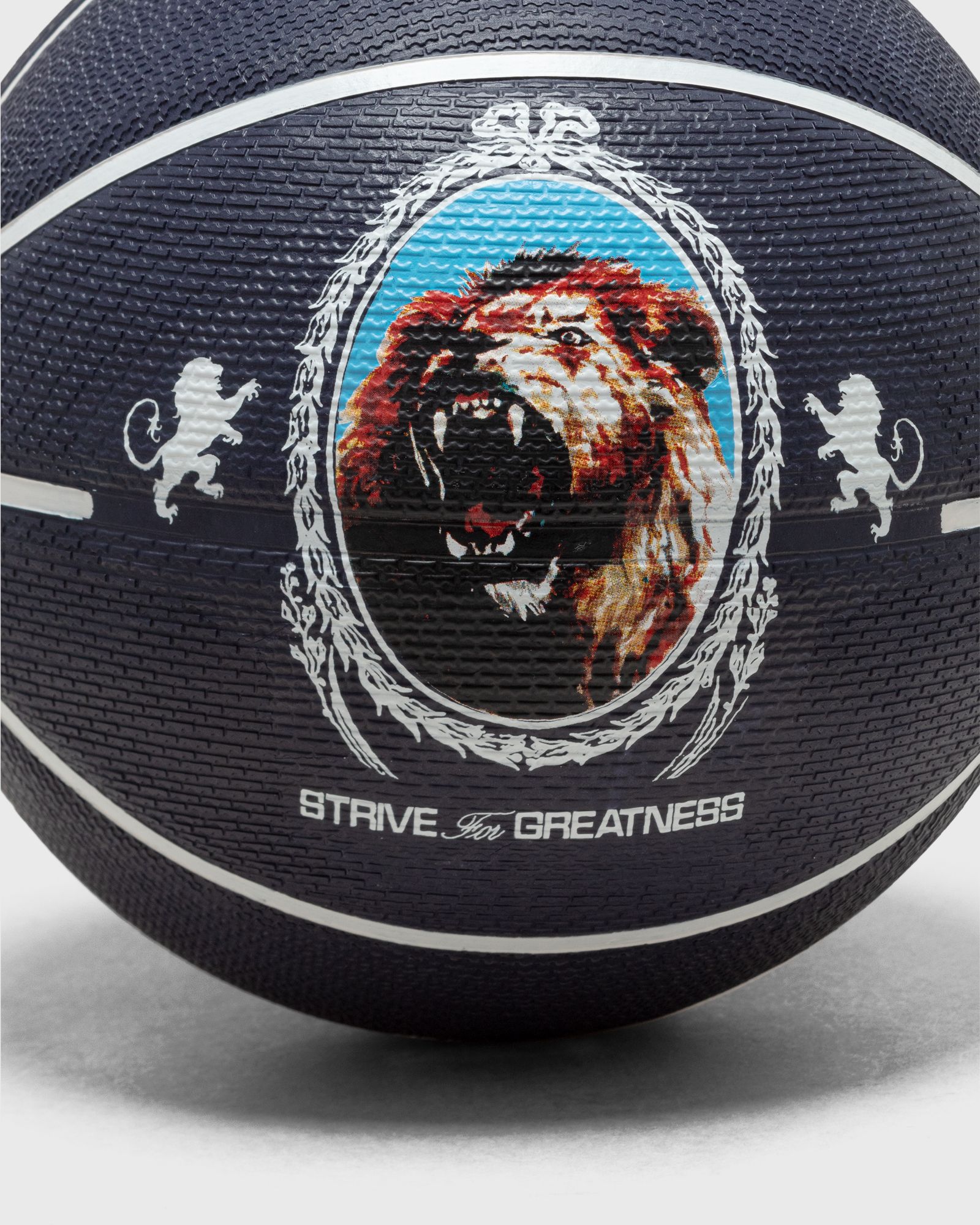 NIKE PLAYGROUND 2.0 8P L JAMES DEFLATED SIZE 7