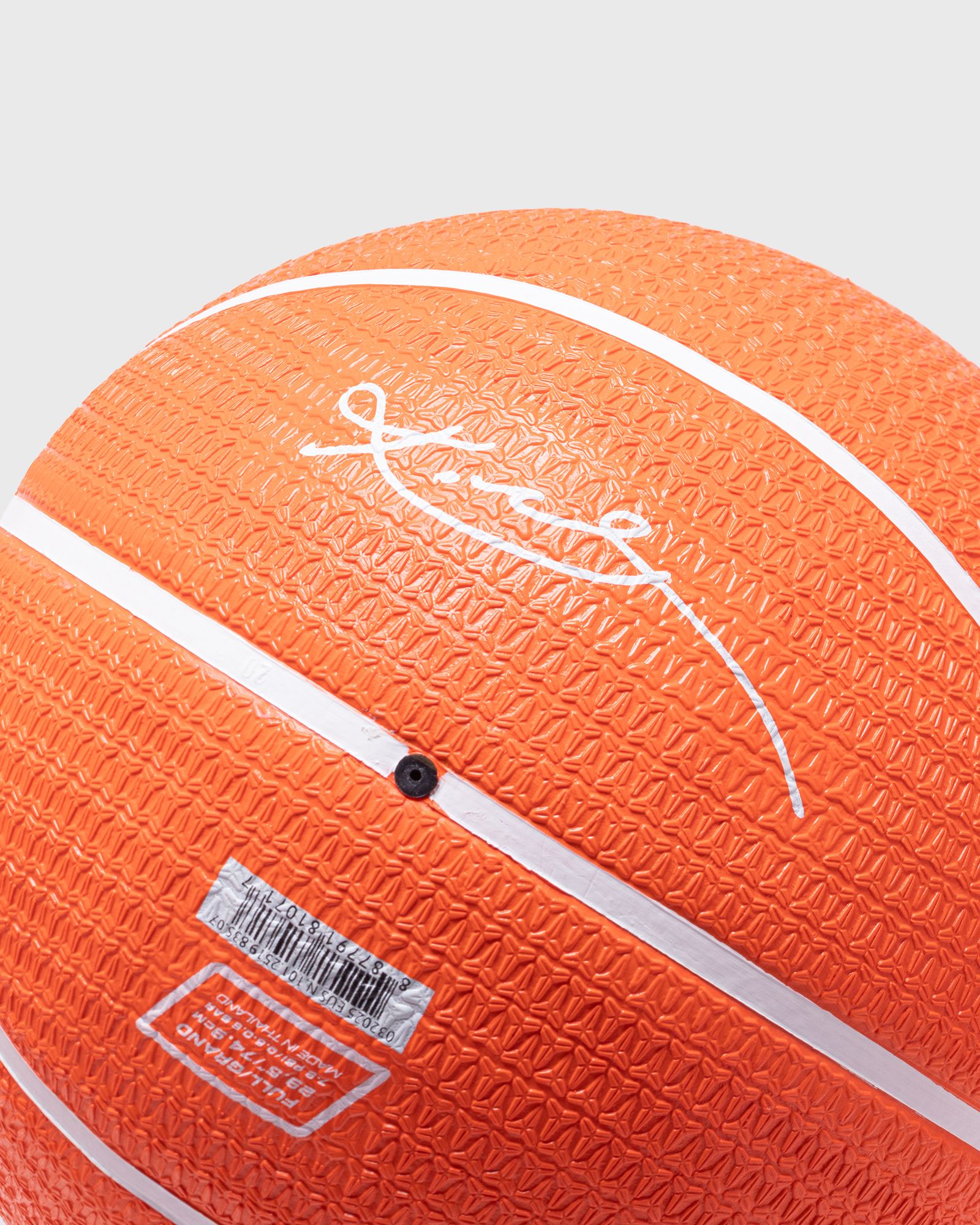 Nike Playground 8P K Bryant Deflated Size 7