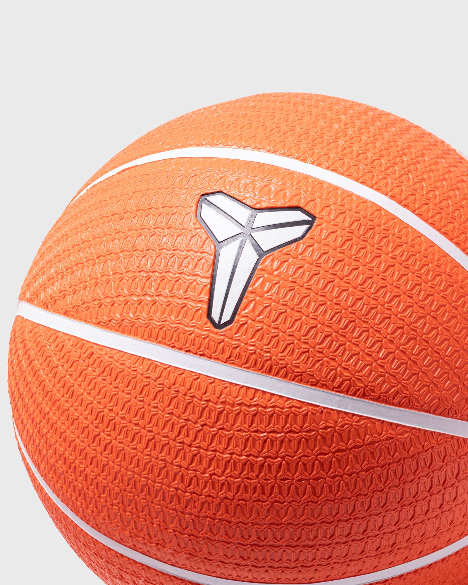 Nike Playground 8P K Bryant Deflated Size 7