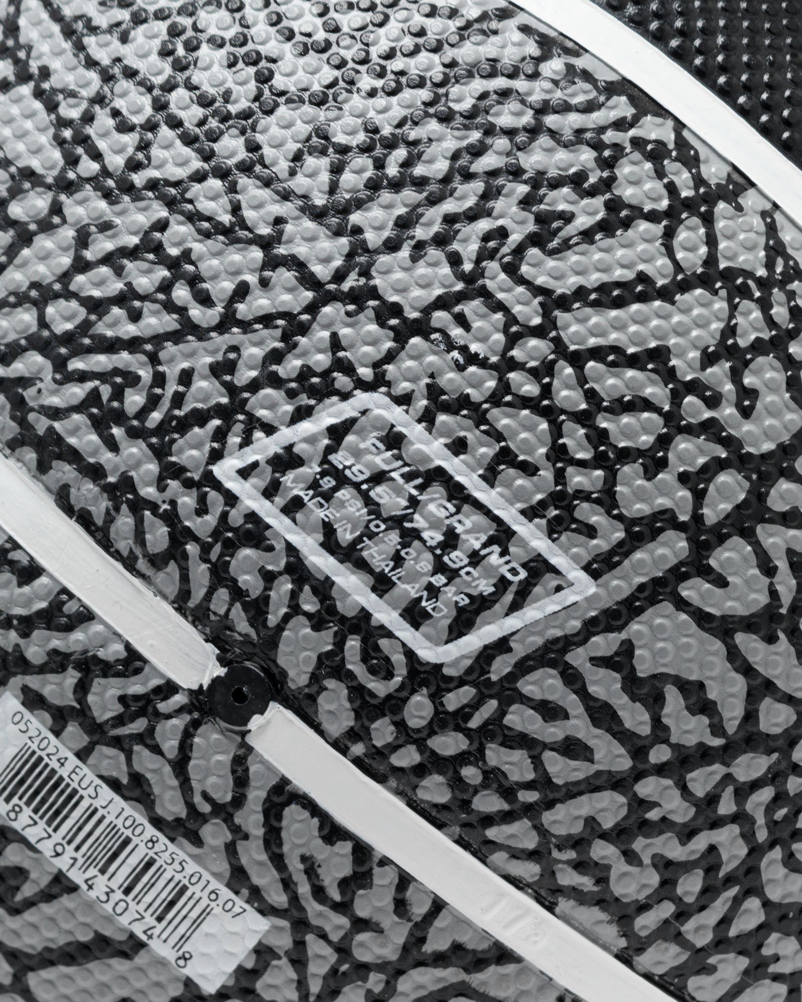 PLAYGROUND 2.0 8P DEFLATED  BASKETBALL SIZE 7