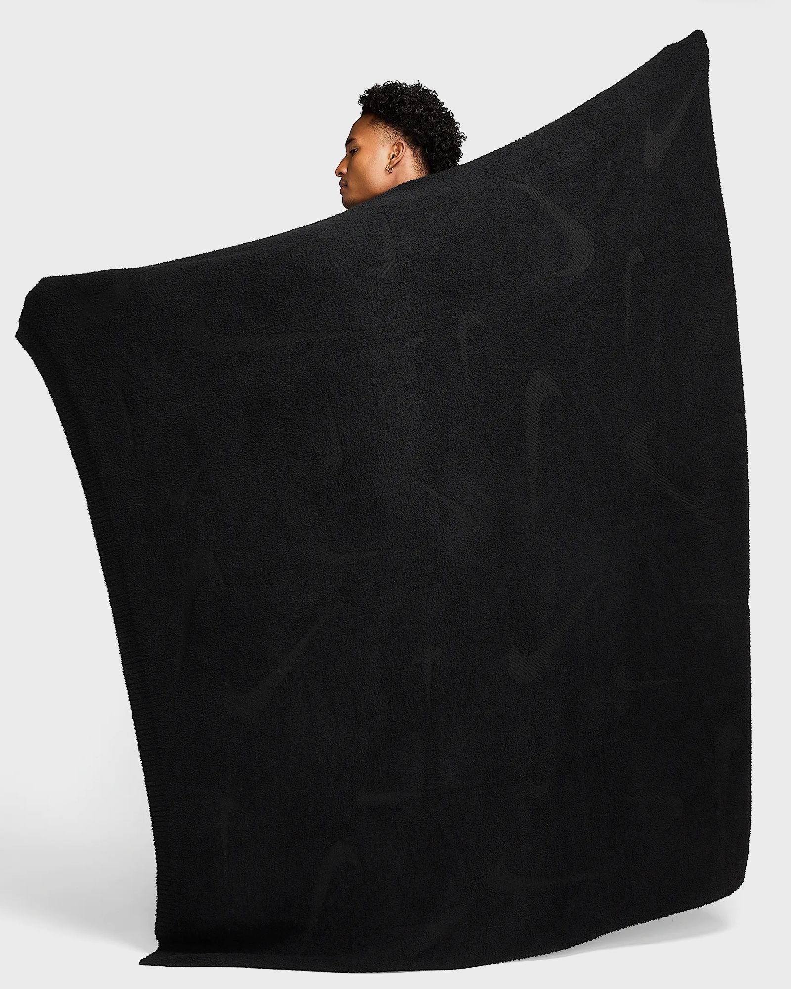 OFFLINE OVERSIZE BOUCLE KNIT BLANKET