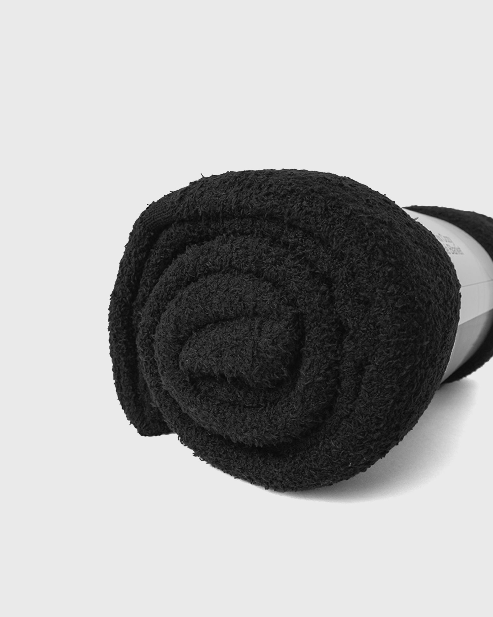 OFFLINE OVERSIZE BOUCLE KNIT BLANKET