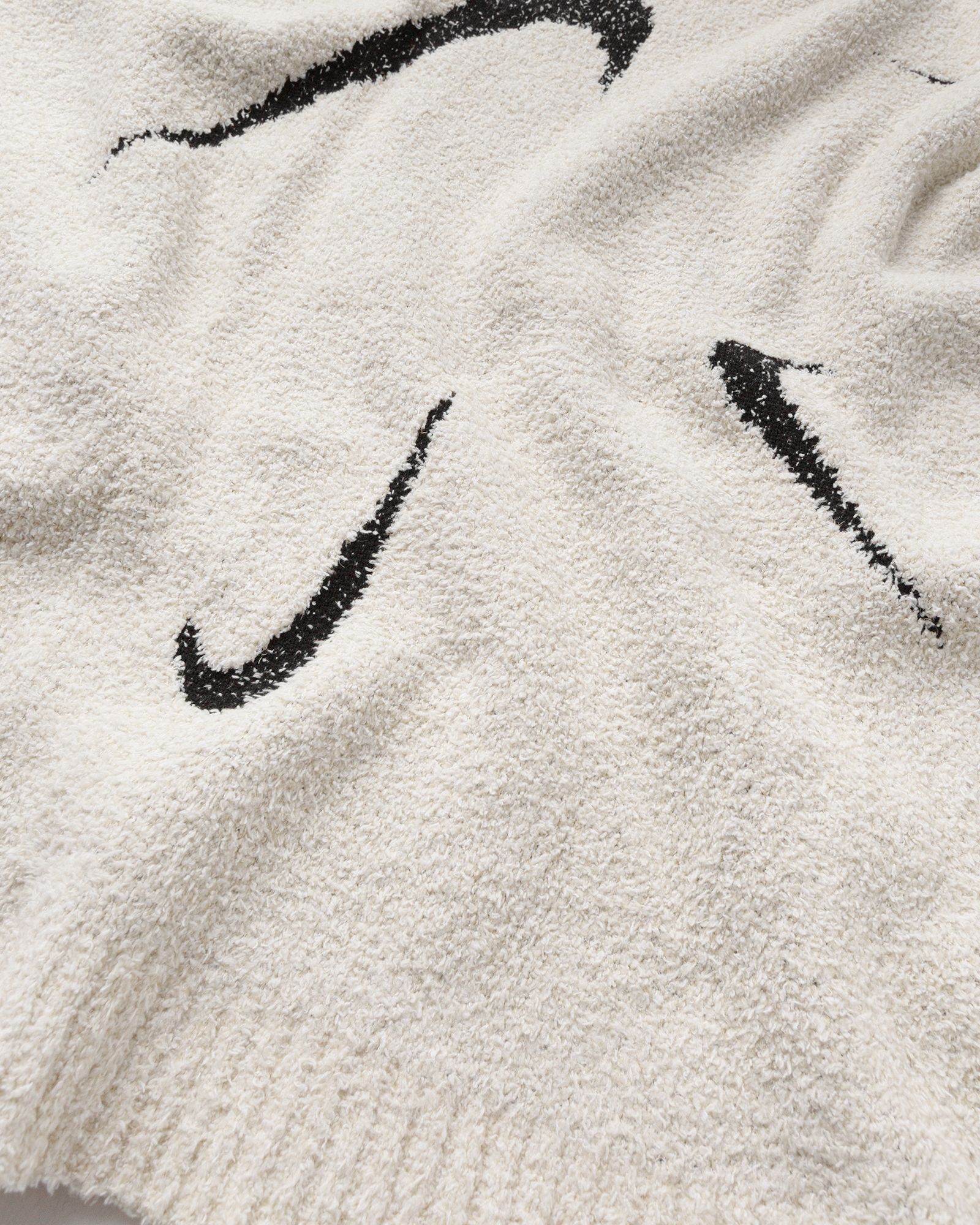 OFFLINE OVERSIZE BOUCLE KNIT BLANKET