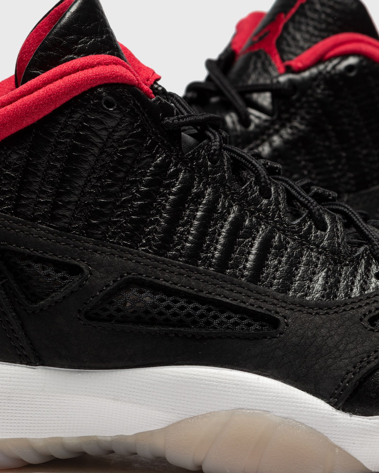 Air Jordan 11 Retro Low IE