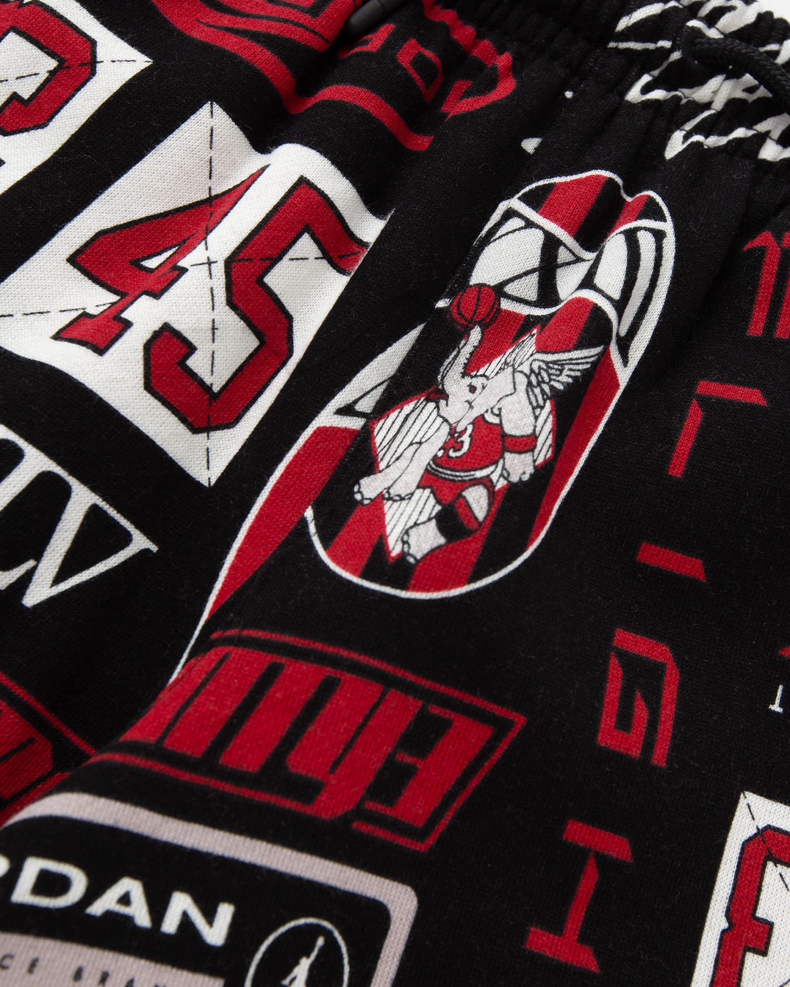 MJ ESSENTIALS AOP FLC SHOR