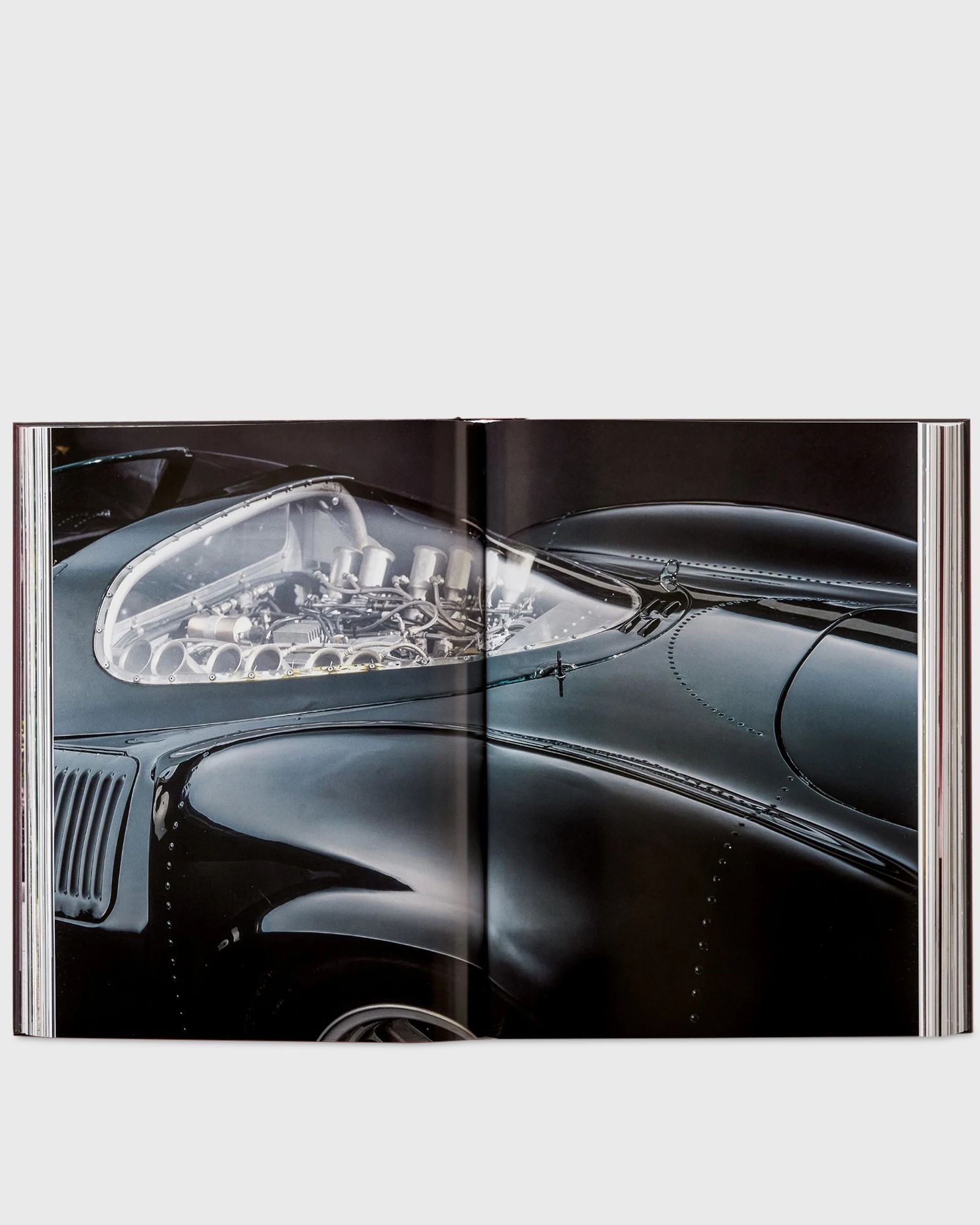 Ultimate Collector Cars by Charlotte & Peter Fiell