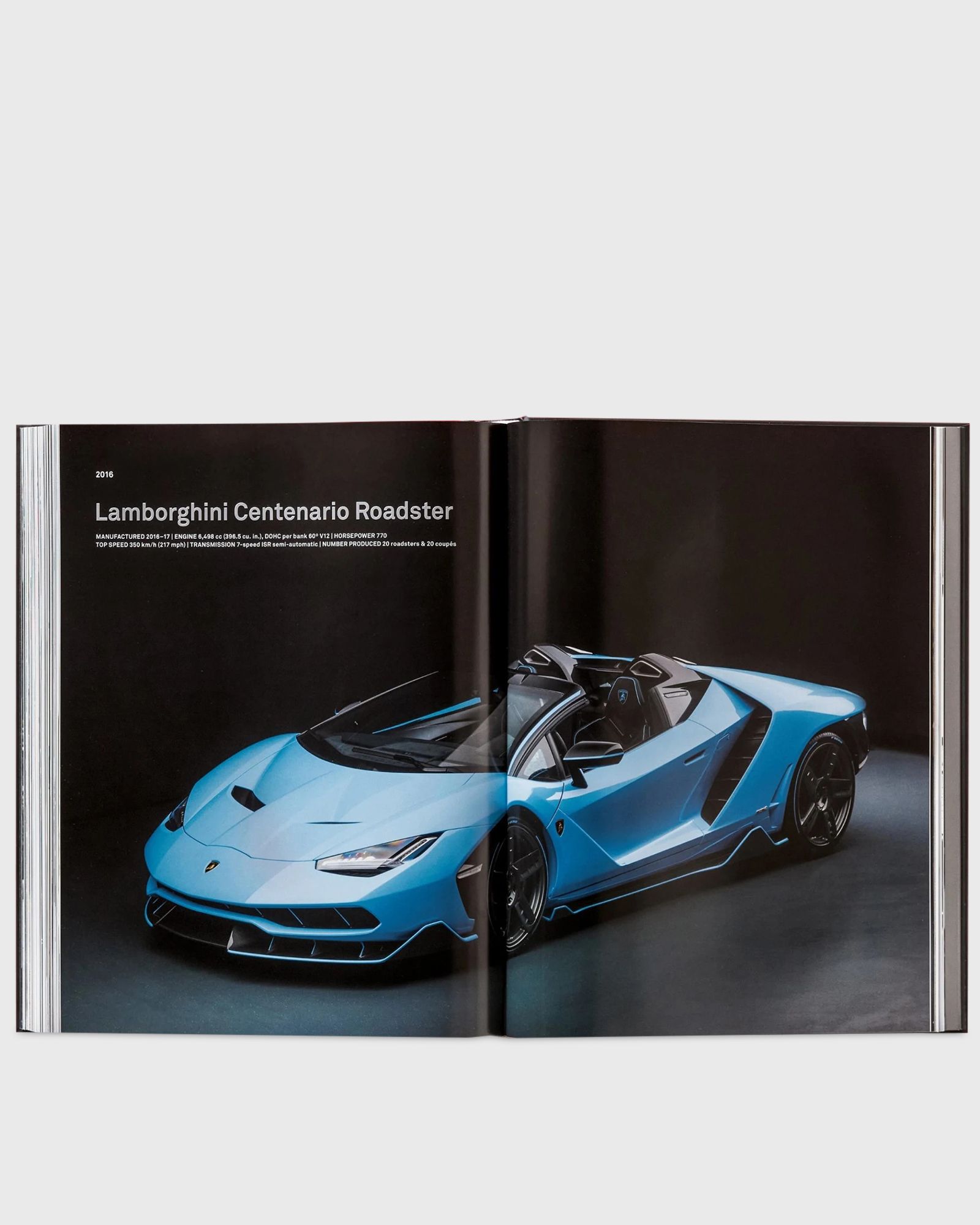 Ultimate Collector Cars by Charlotte & Peter Fiell