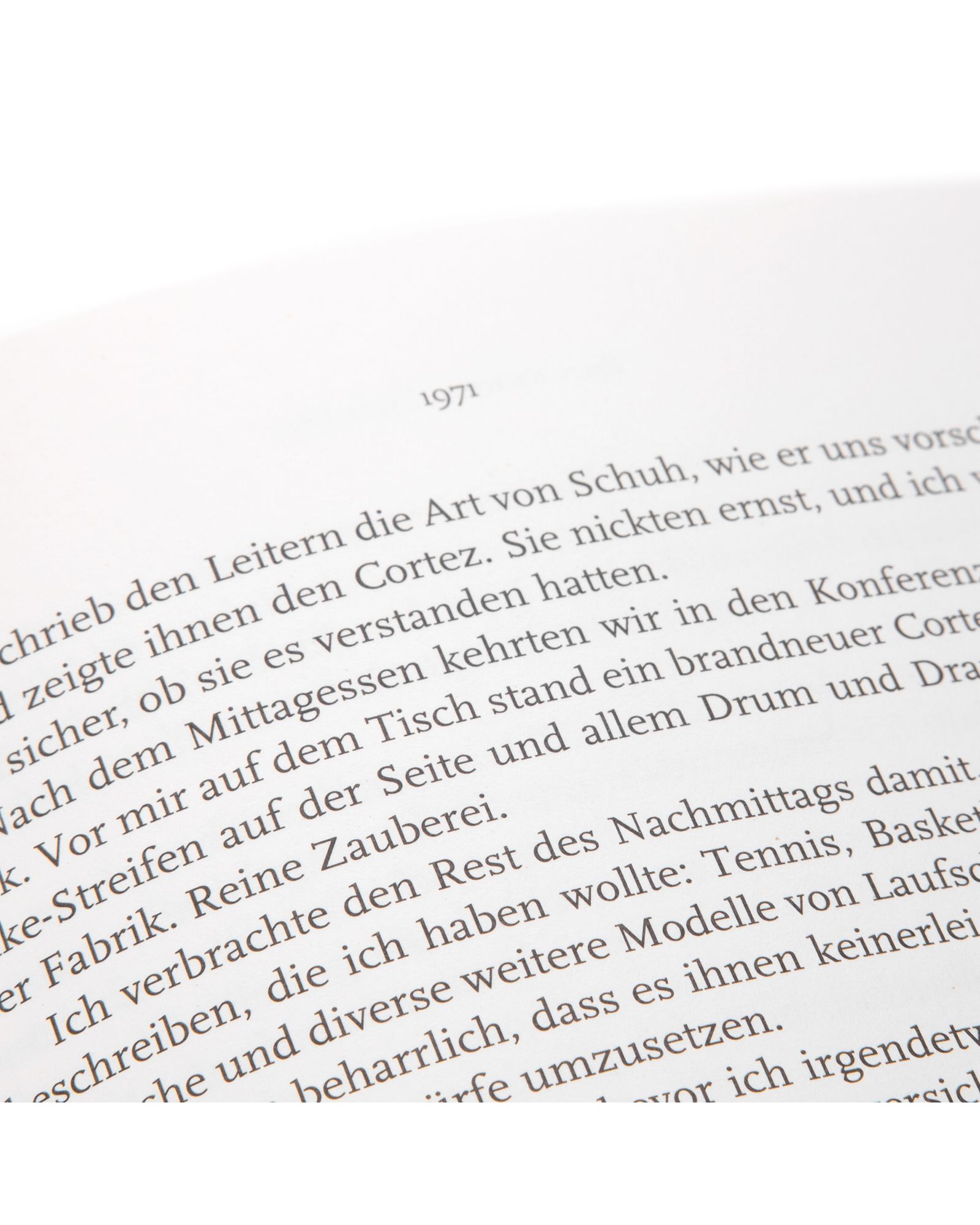 "Shoe Dog - Die offizielle Biografie des NIKE-Gründers" by Phil Knight