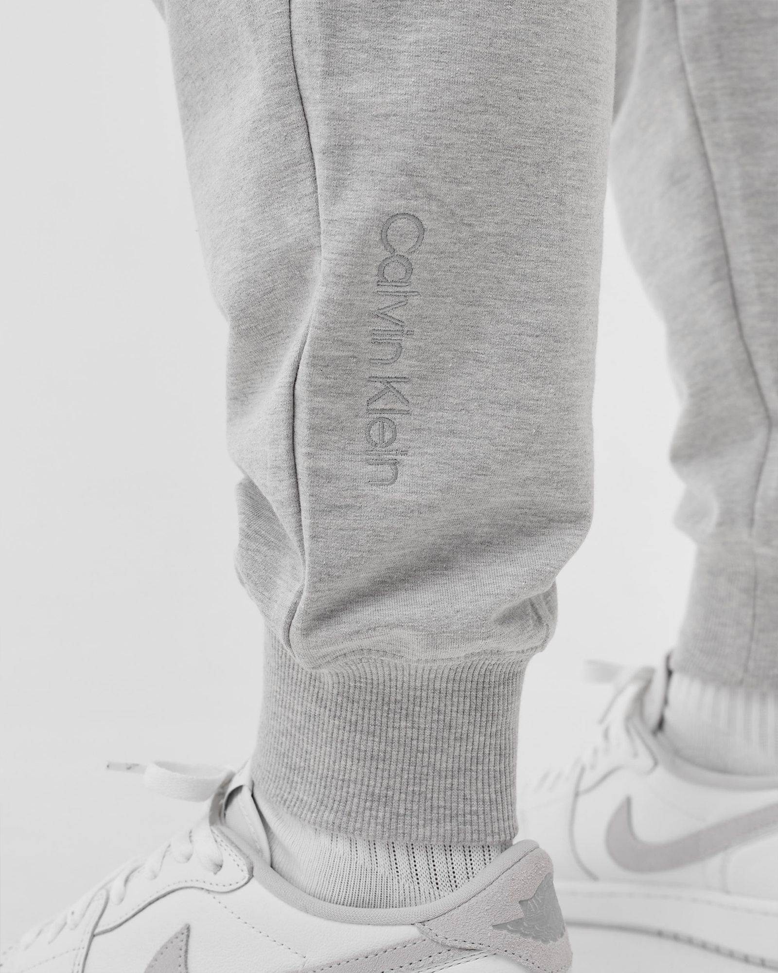 MODERN STRUCTURE LOUNGE JOGGER