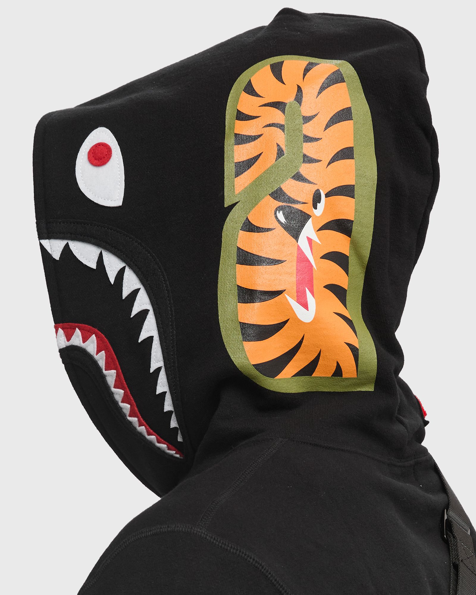 SHARK PULLOVER HOODIE