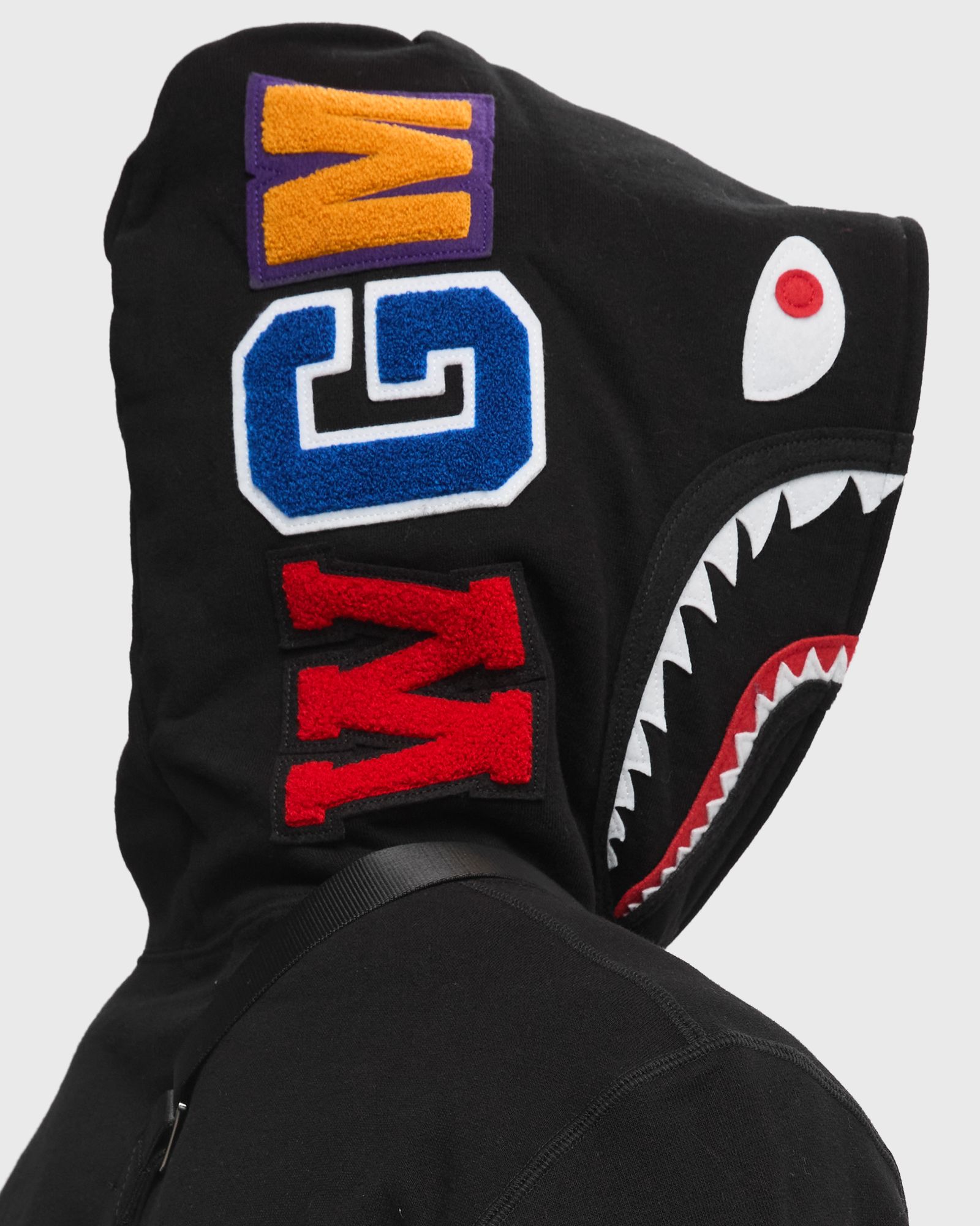 SHARK PULLOVER HOODIE