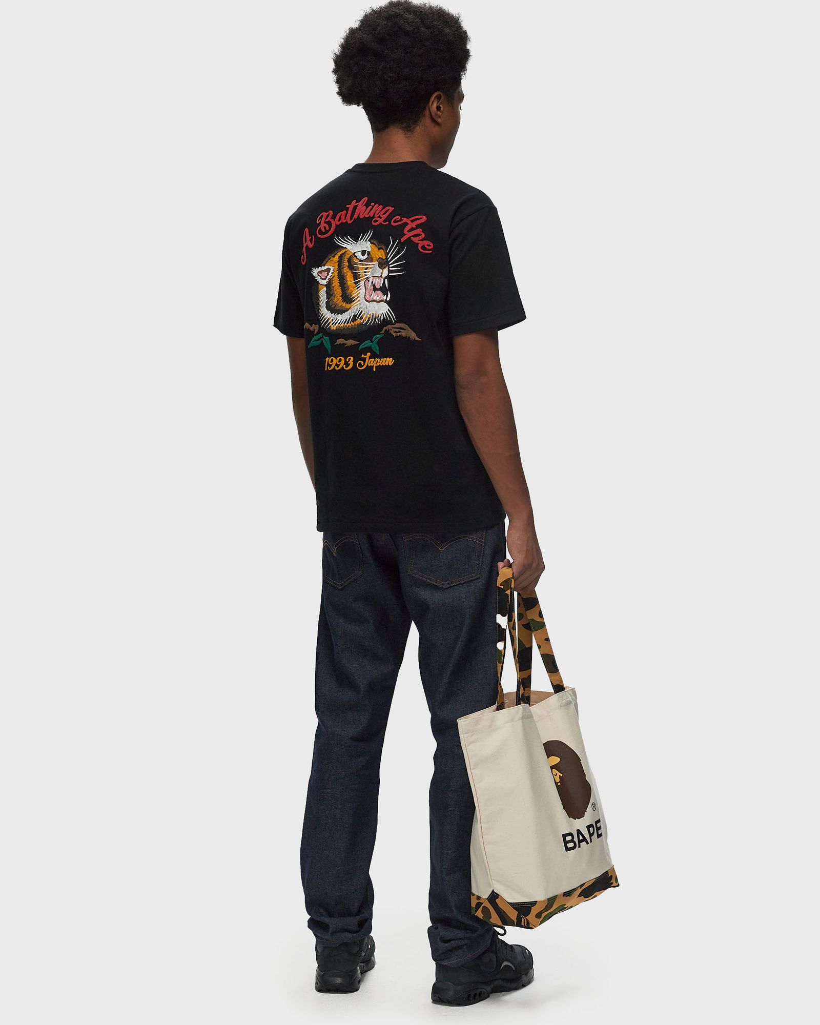 EMBROIDERY STYLE SOUVENIR LOGO TEE